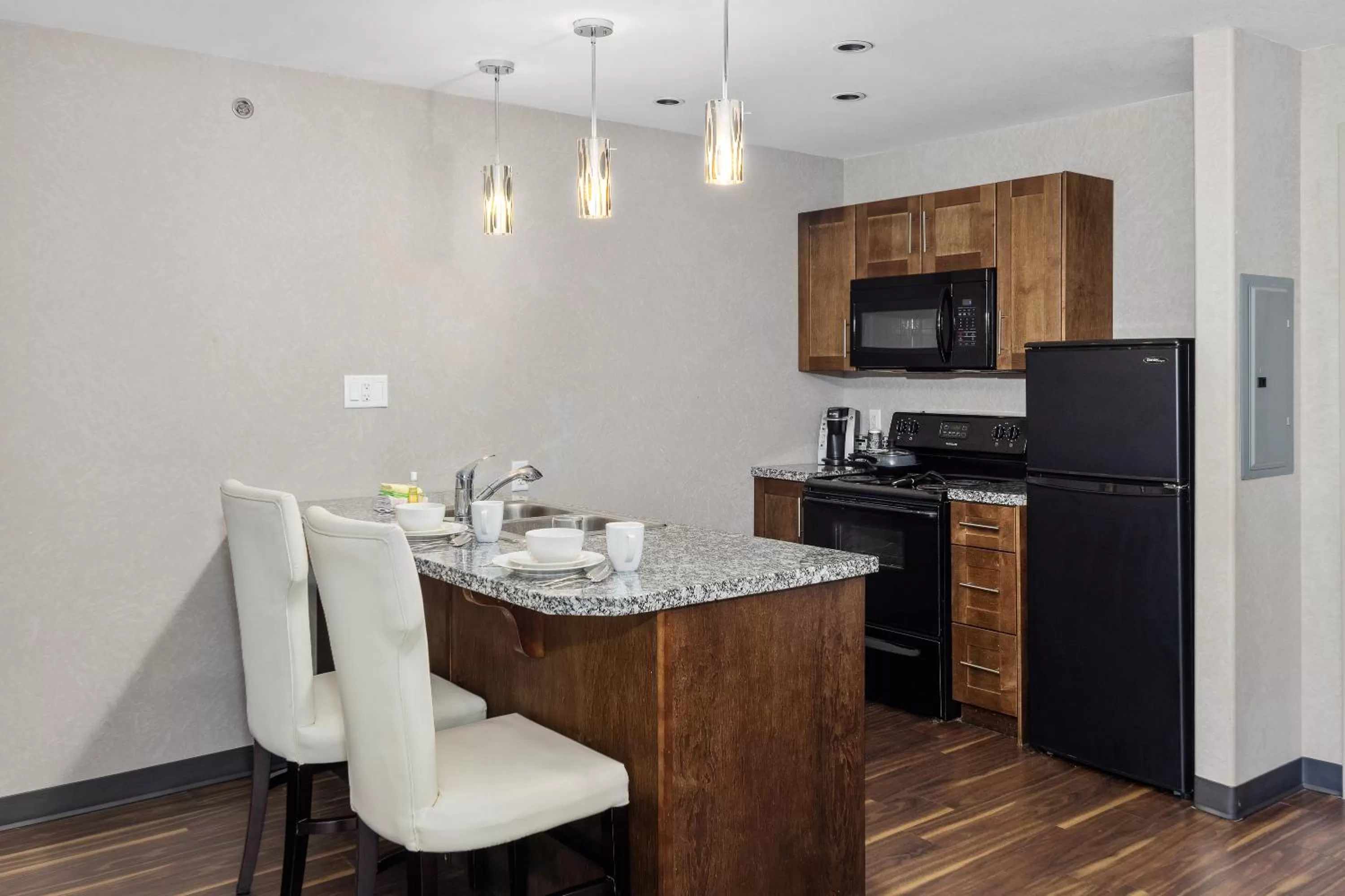 Kitchen or kitchenette in Home Inn & Suites Yorkton