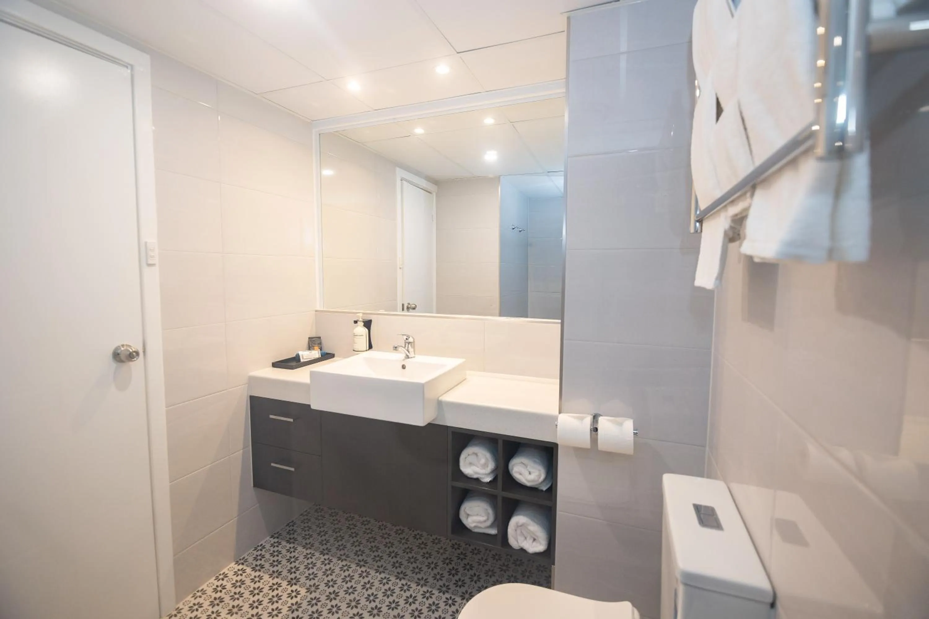 Bathroom in Dog Rock Motel