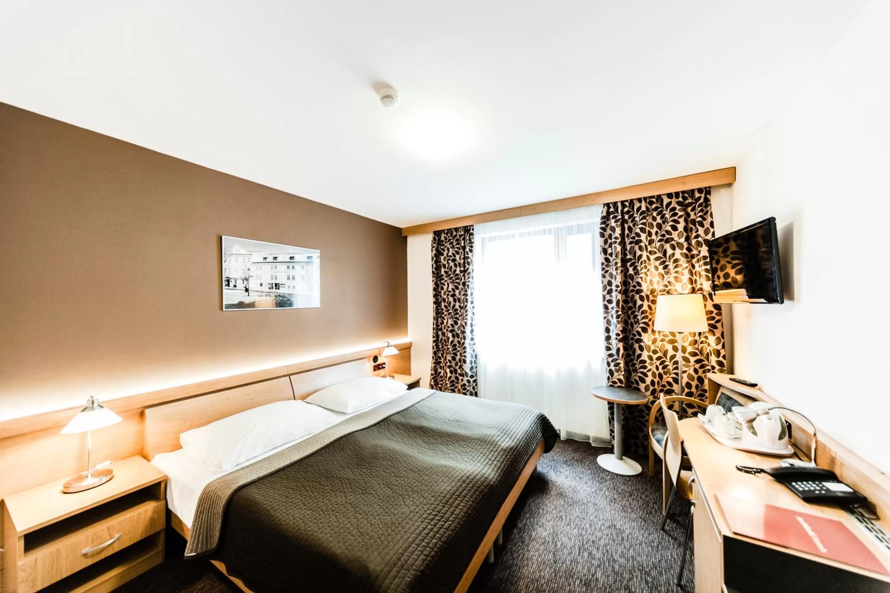 Bedroom, Bed in Archibald City