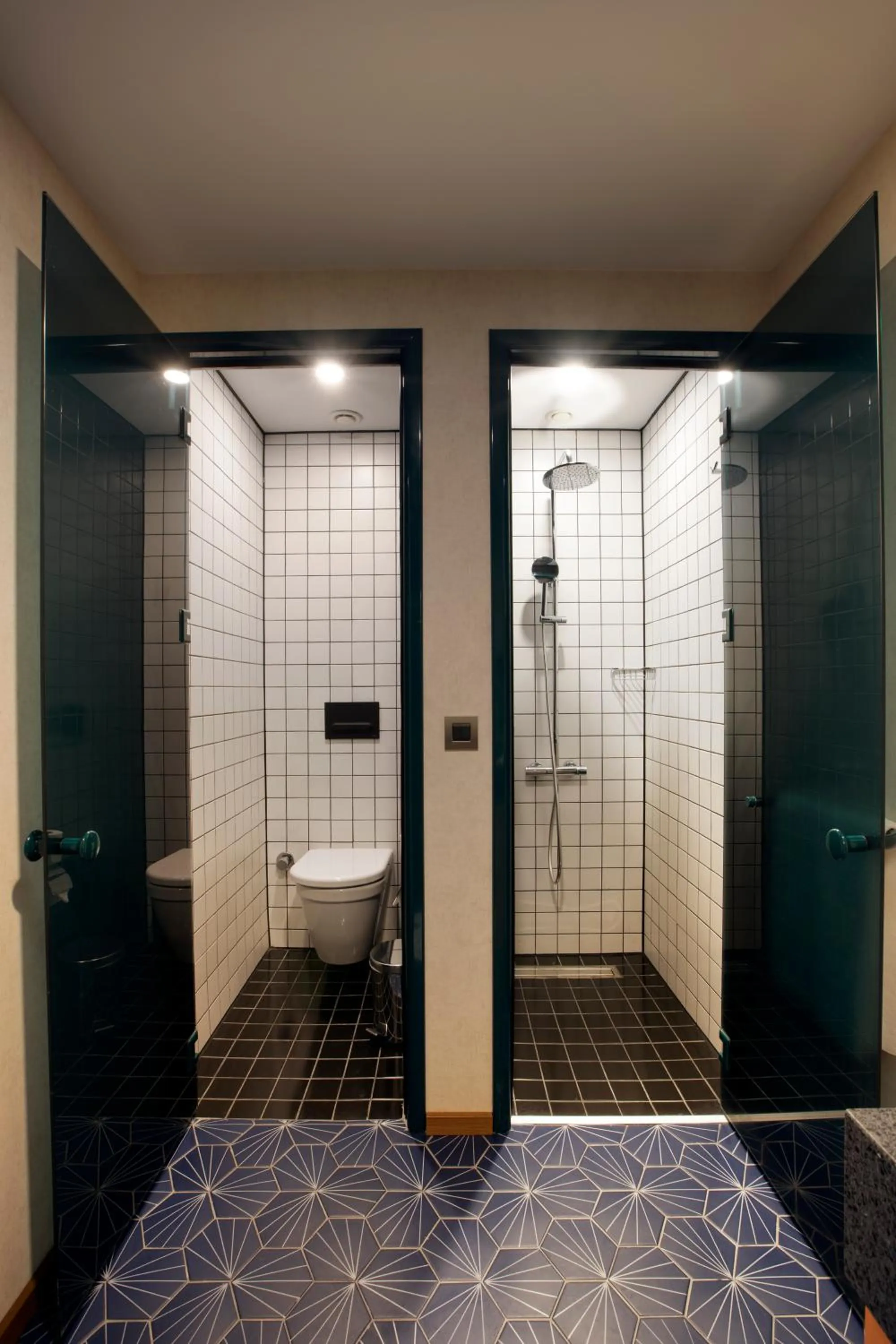 Shower in Mercure Istanbul Bakirkoy