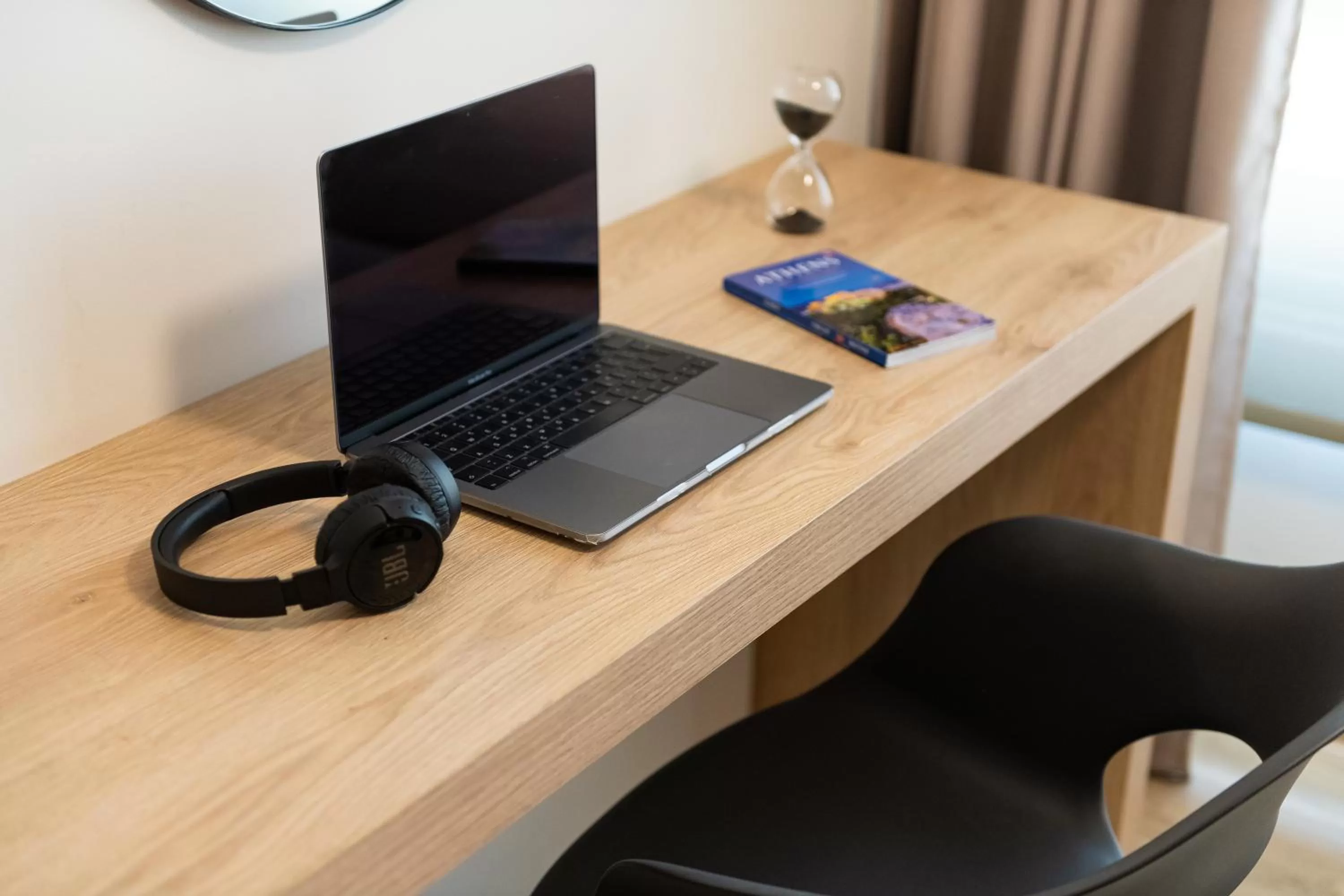 Photo of the whole room in Enattica Suites