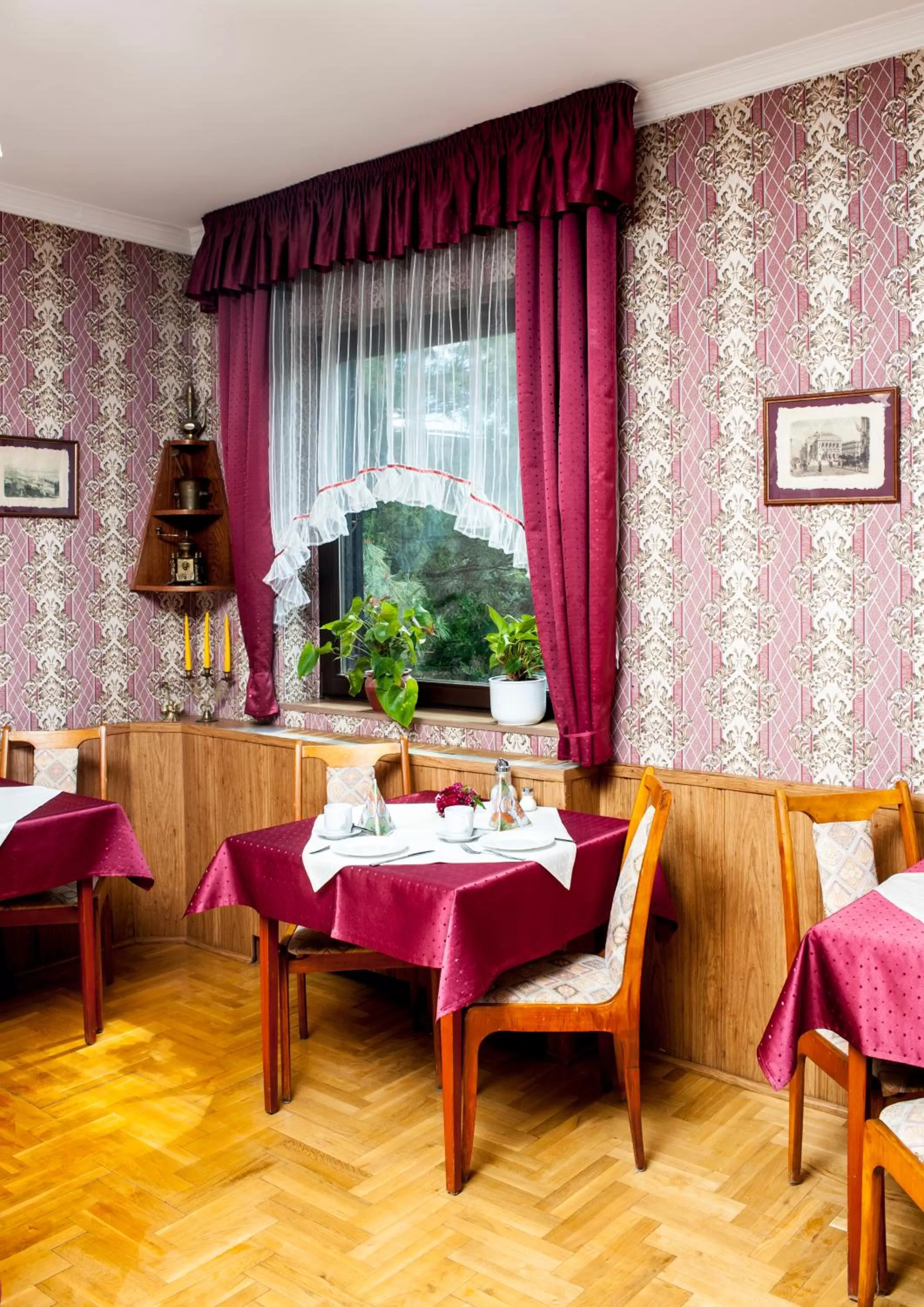 Restaurant/places to eat in Beatrix Hotel