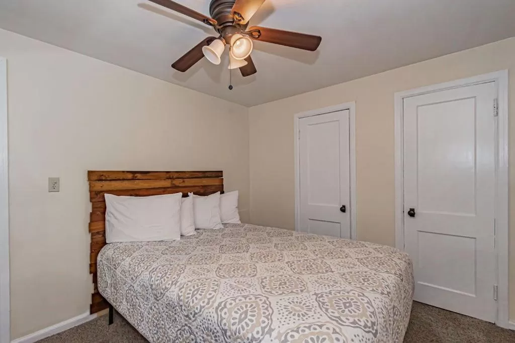 Bedroom, Bed in Suites of Lava Hot Springs