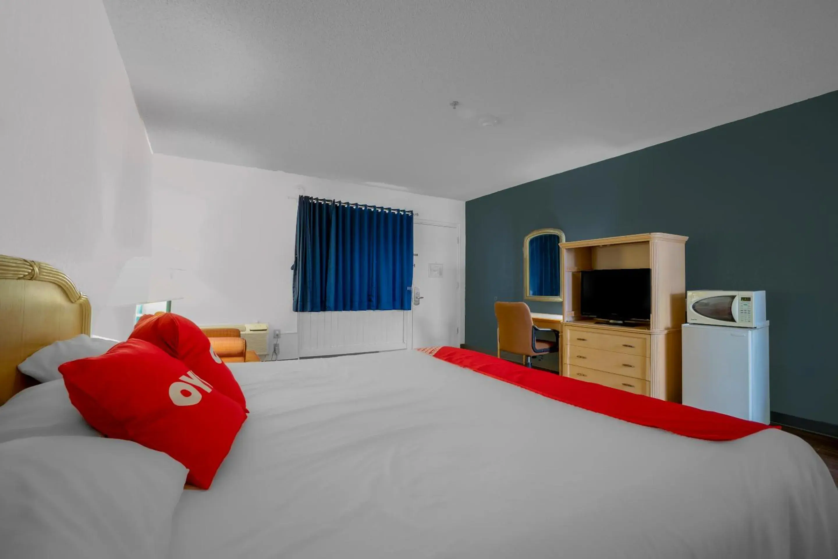 Premium King Bed in OYO Hotel Kingsville - Hwy 77 Premium King Bed in OYO Hotel Kingsville - Hwy 77