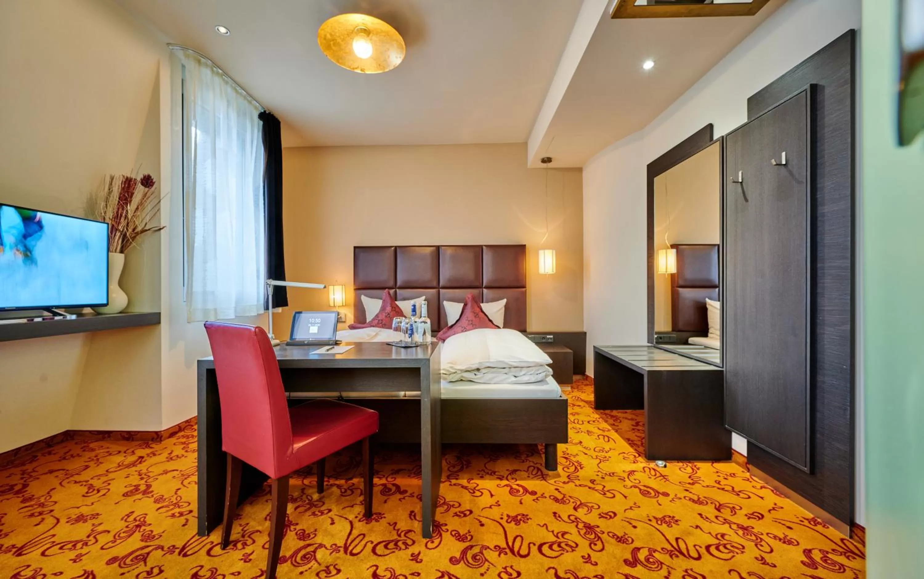 Photo of the whole room, Bed in Genusshotel Wenisch