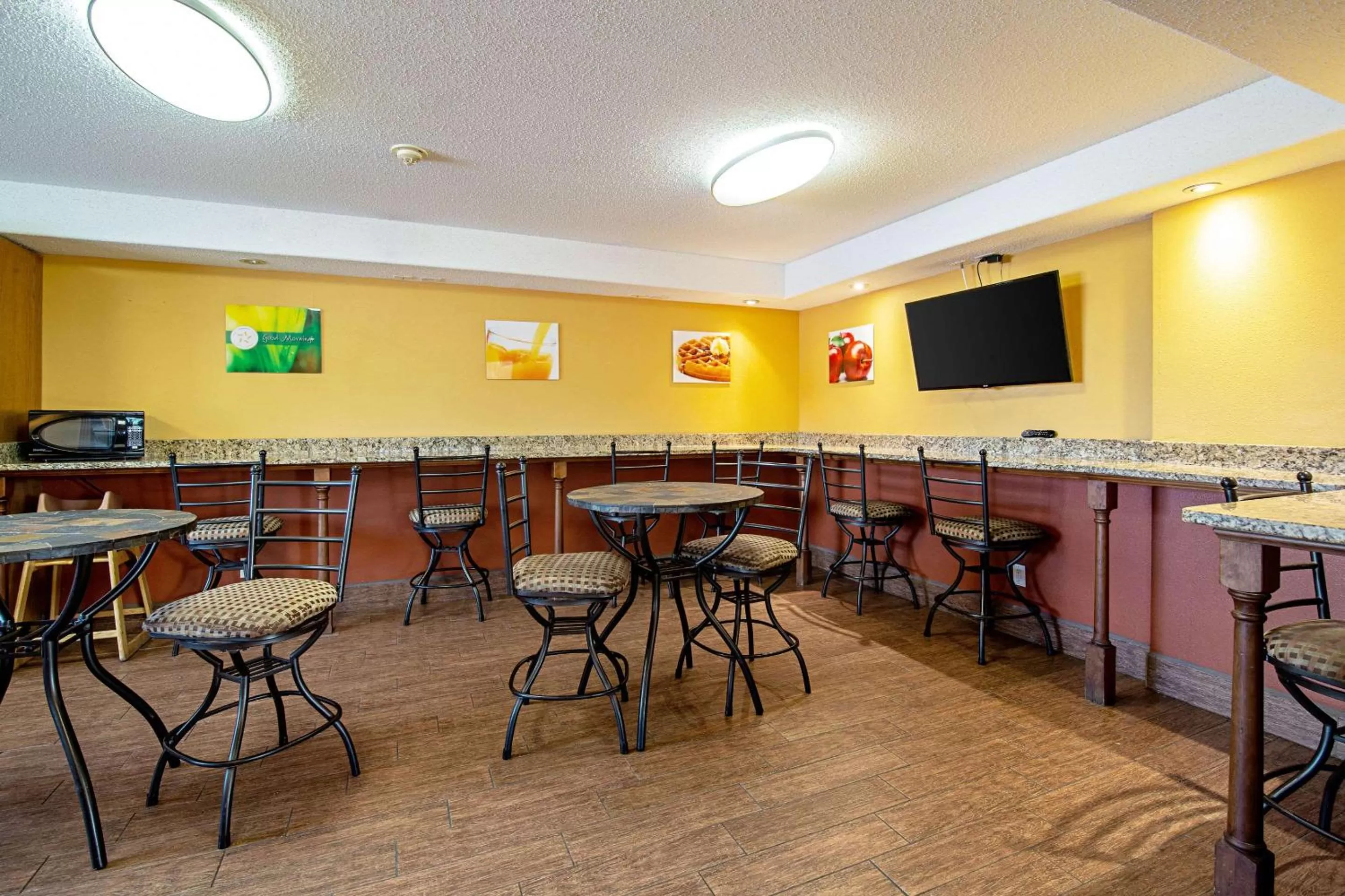 Restaurant/places to eat in Quality Inn Aberdeen