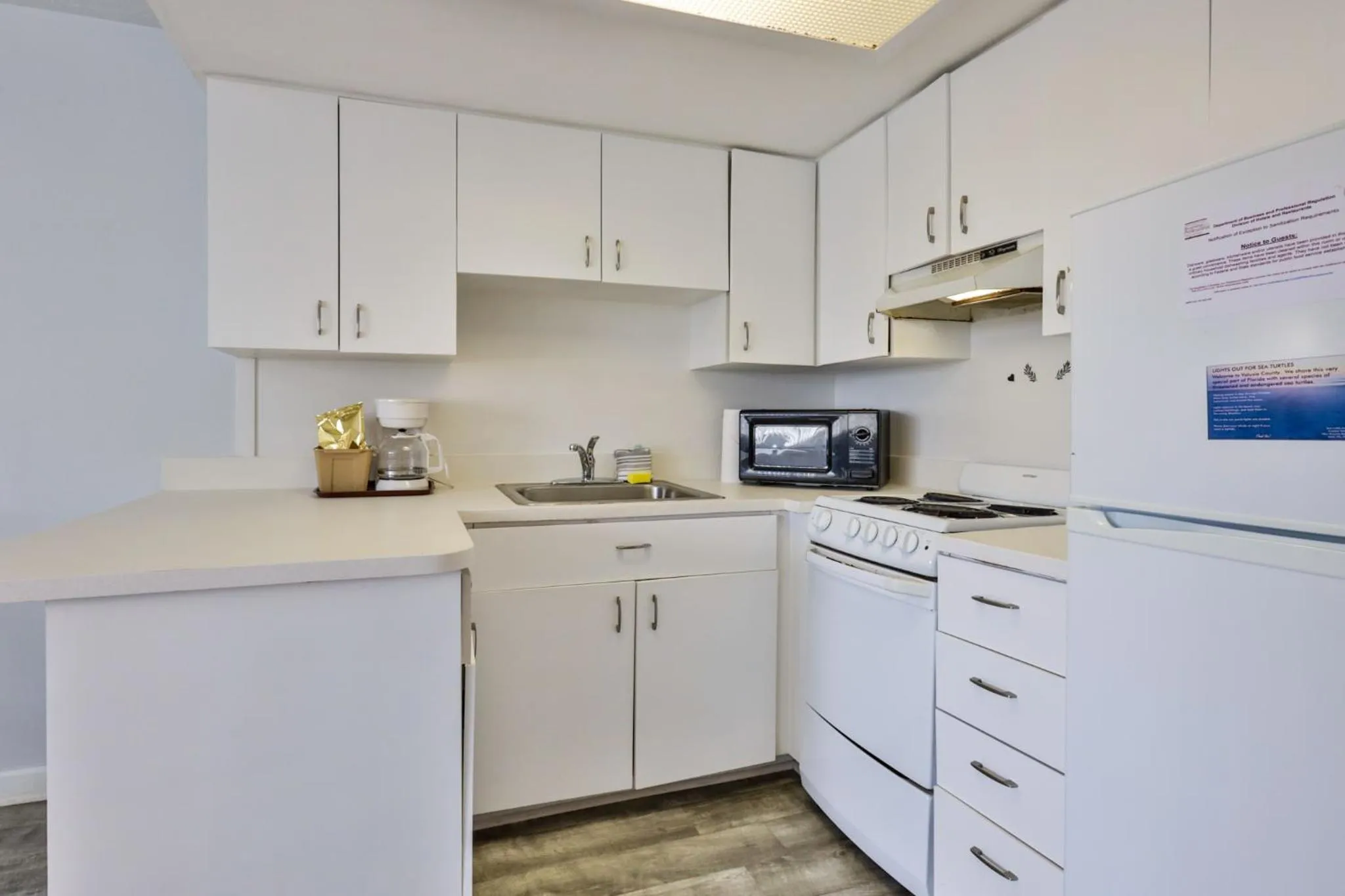 Kitchen or kitchenette in Coastal Waters