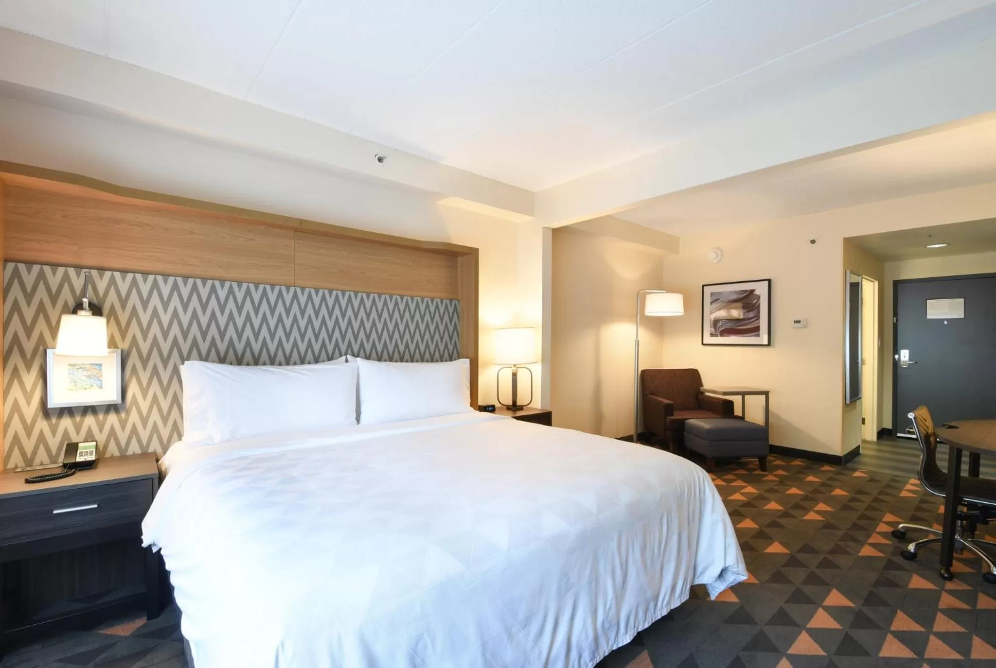 Photo of the whole room, Bed in Holiday Inn Fredericksburg - Conference Center by IHG