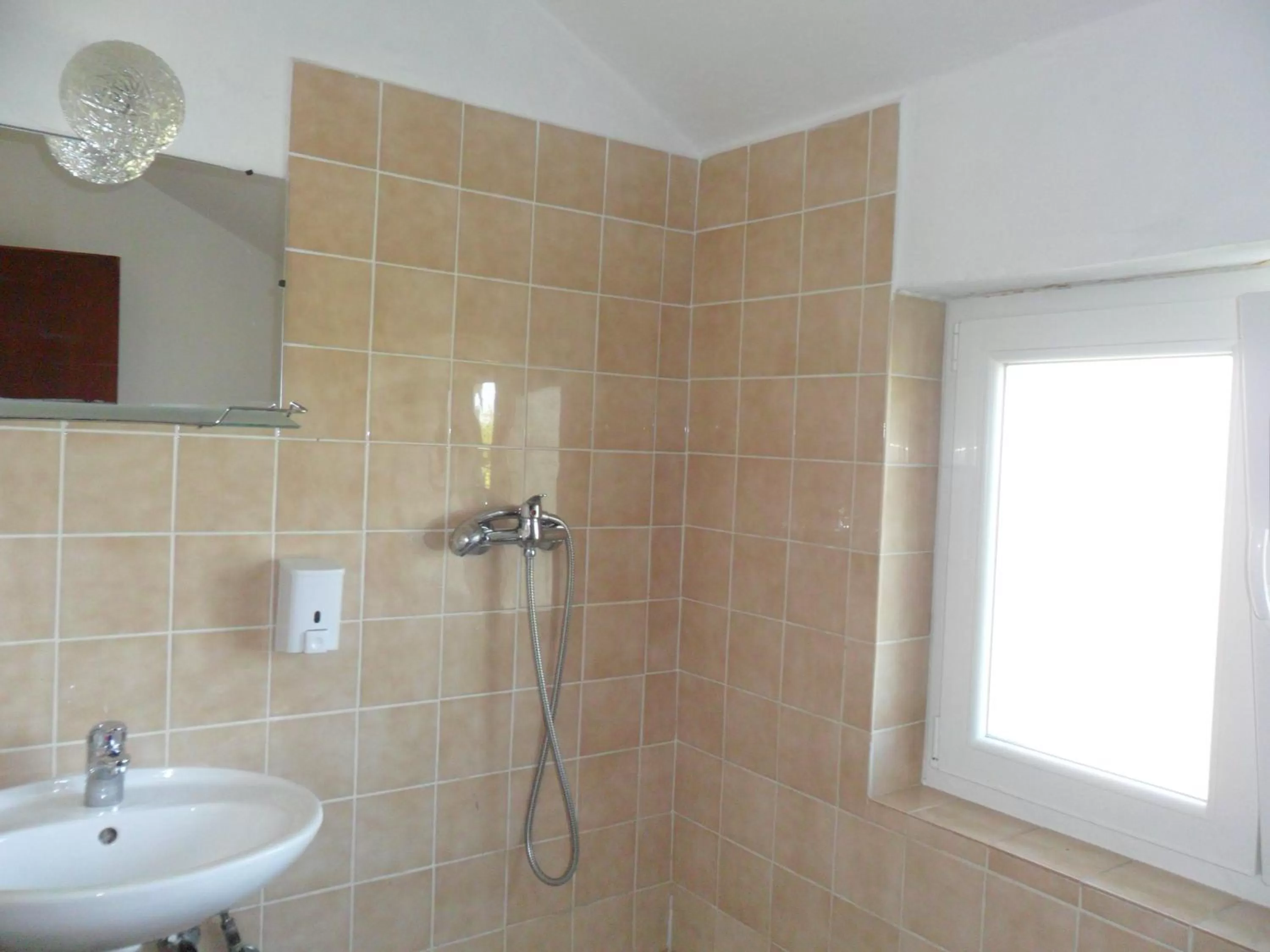 Other in Sobe u kucanstvu MBM