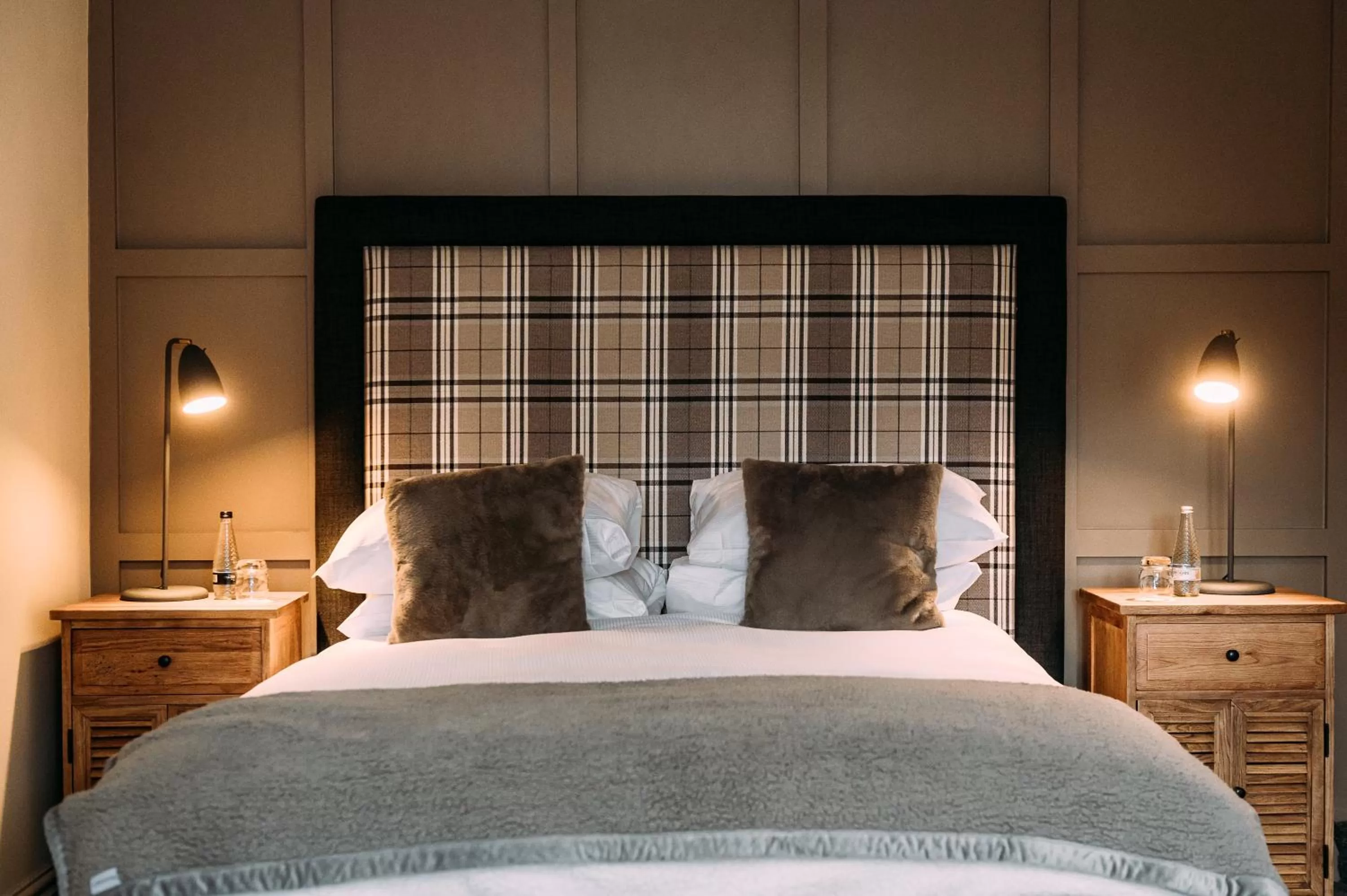 Bedroom, Bed in The Assheton Arms