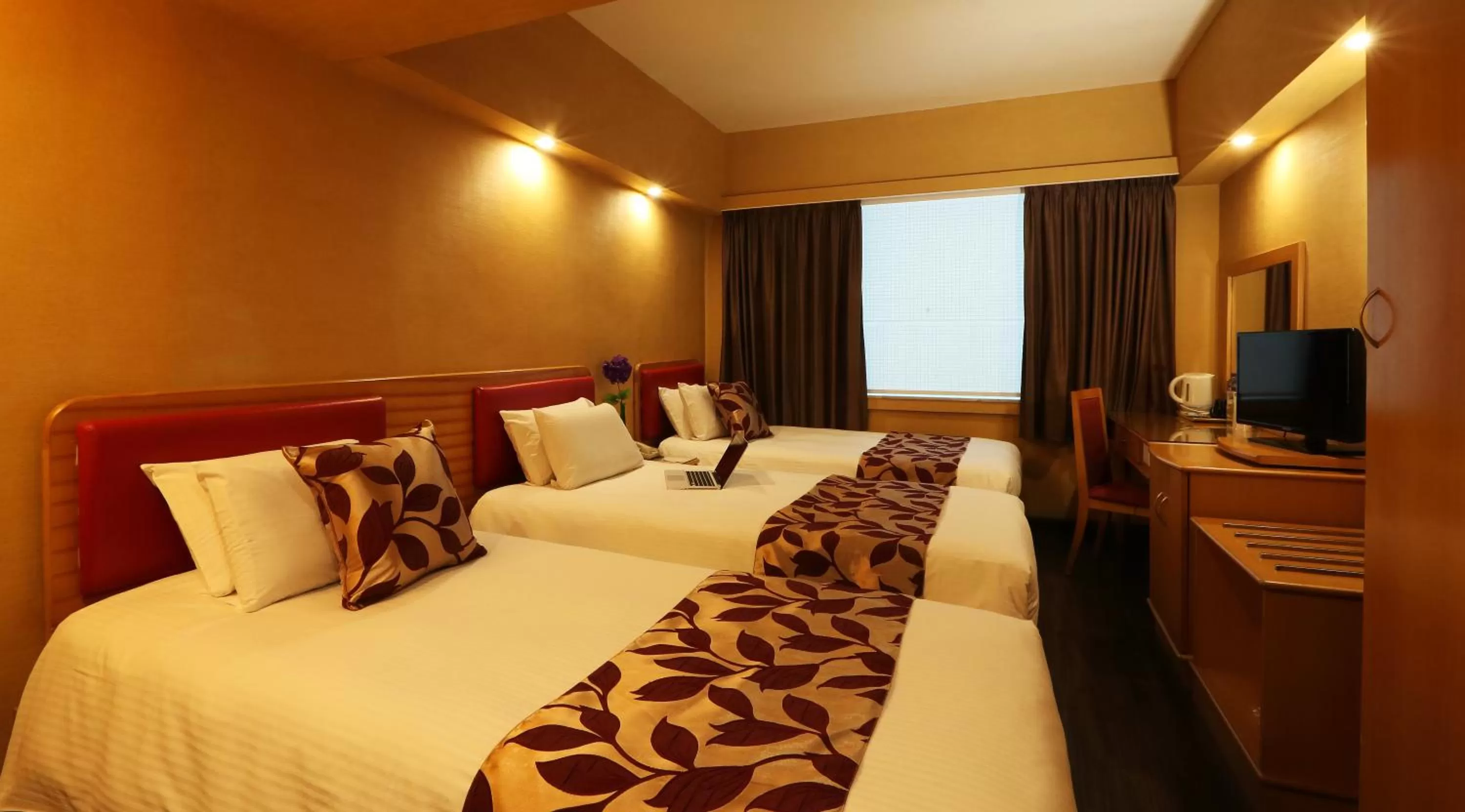 Day, Bed in The Imperial Hotel