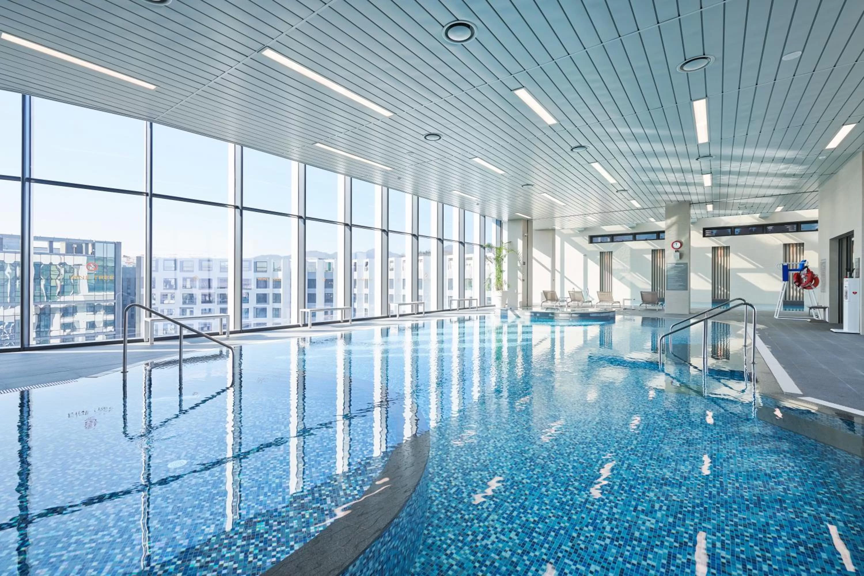 Swimming pool in Nine Tree by Parnas Seoul Pangyo