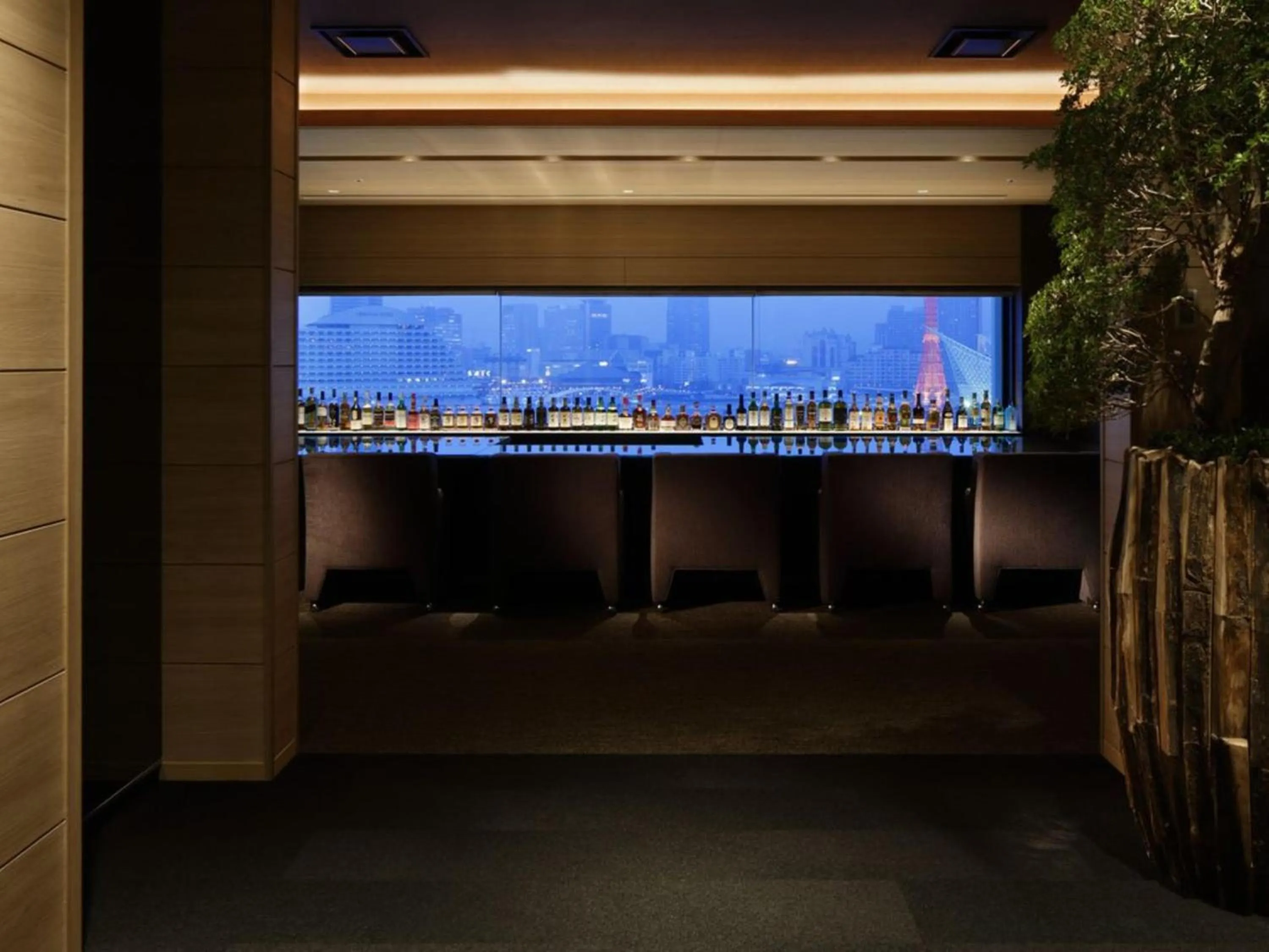 Lounge or bar in Kobe Minato Onsen Ren