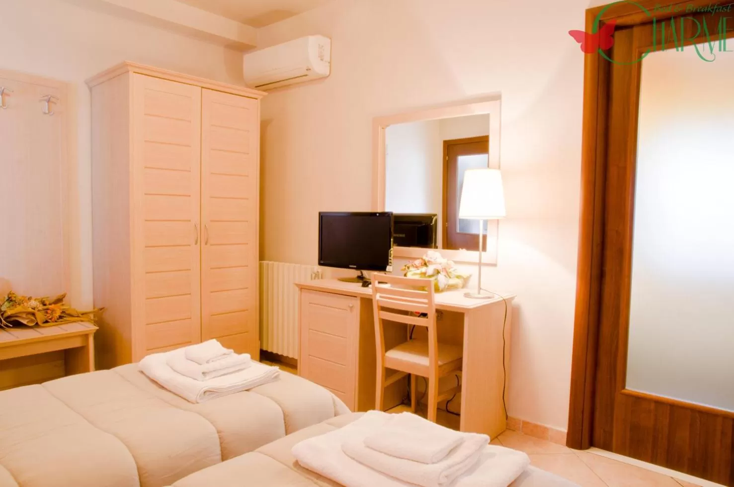 TV/Entertainment Center in B&B Charme