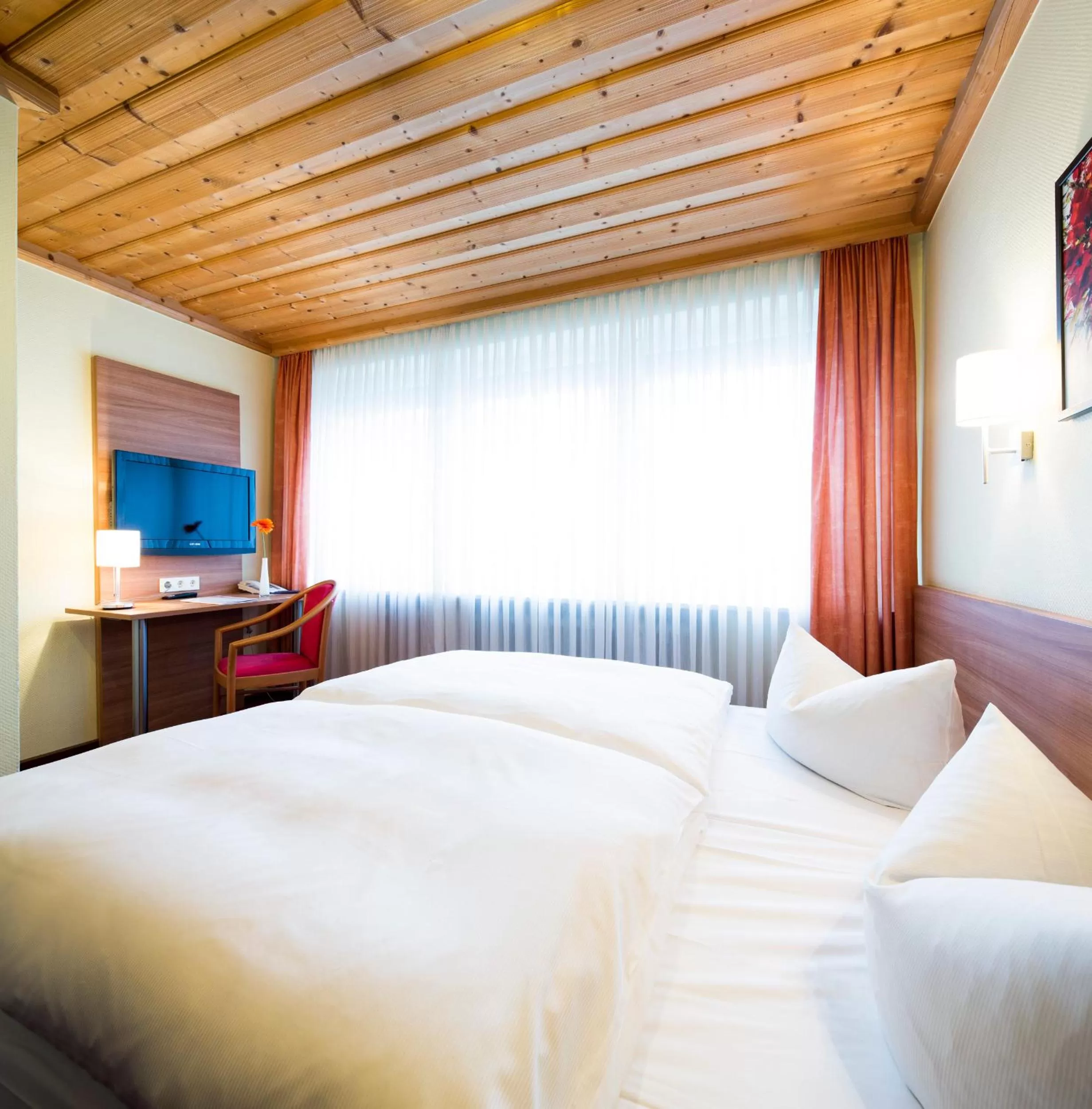 Photo of the whole room, Bed in Nürnberger Trichter Family-Business Hotel Garni