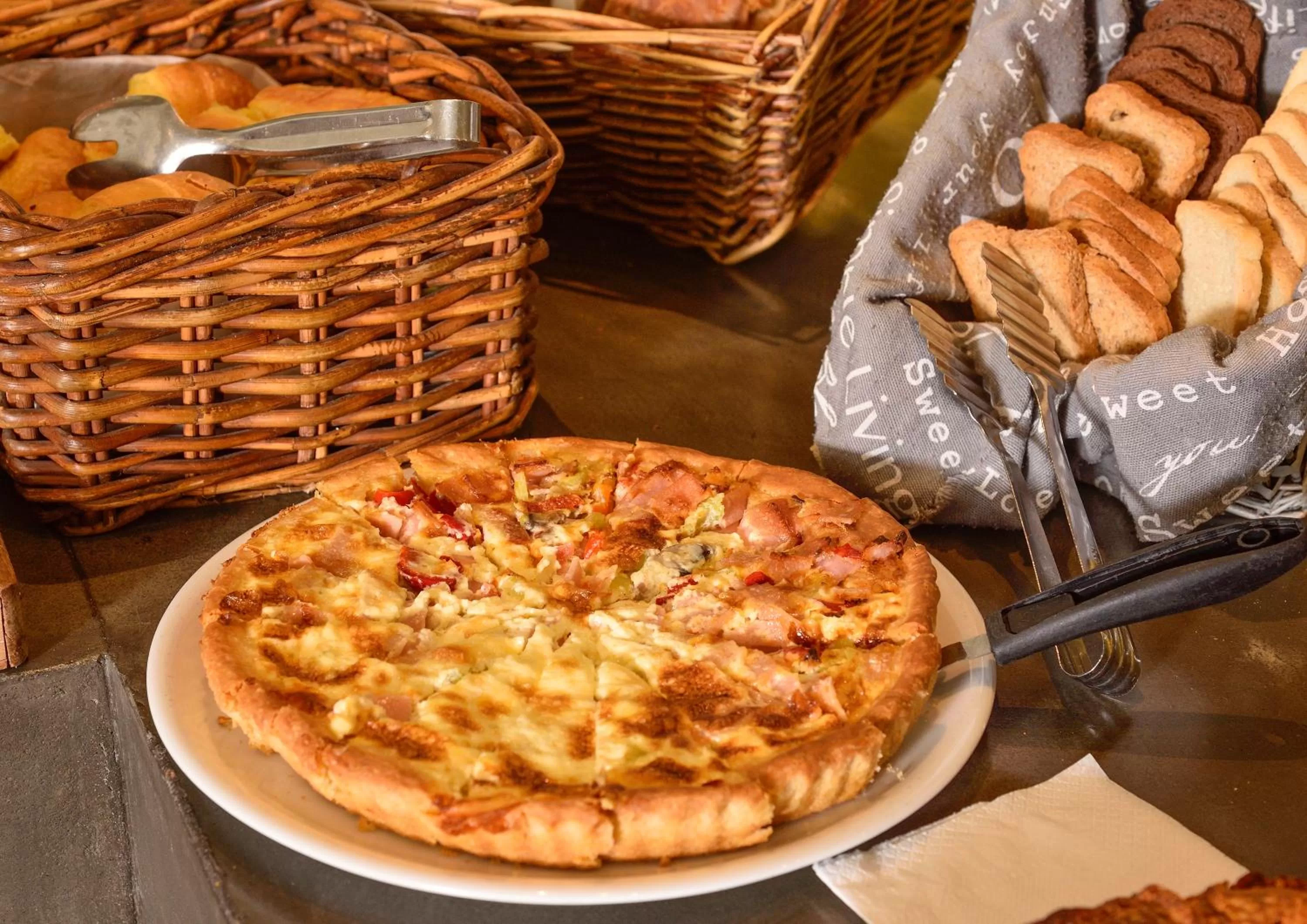 Restaurant/places to eat in Le Palace Hotel