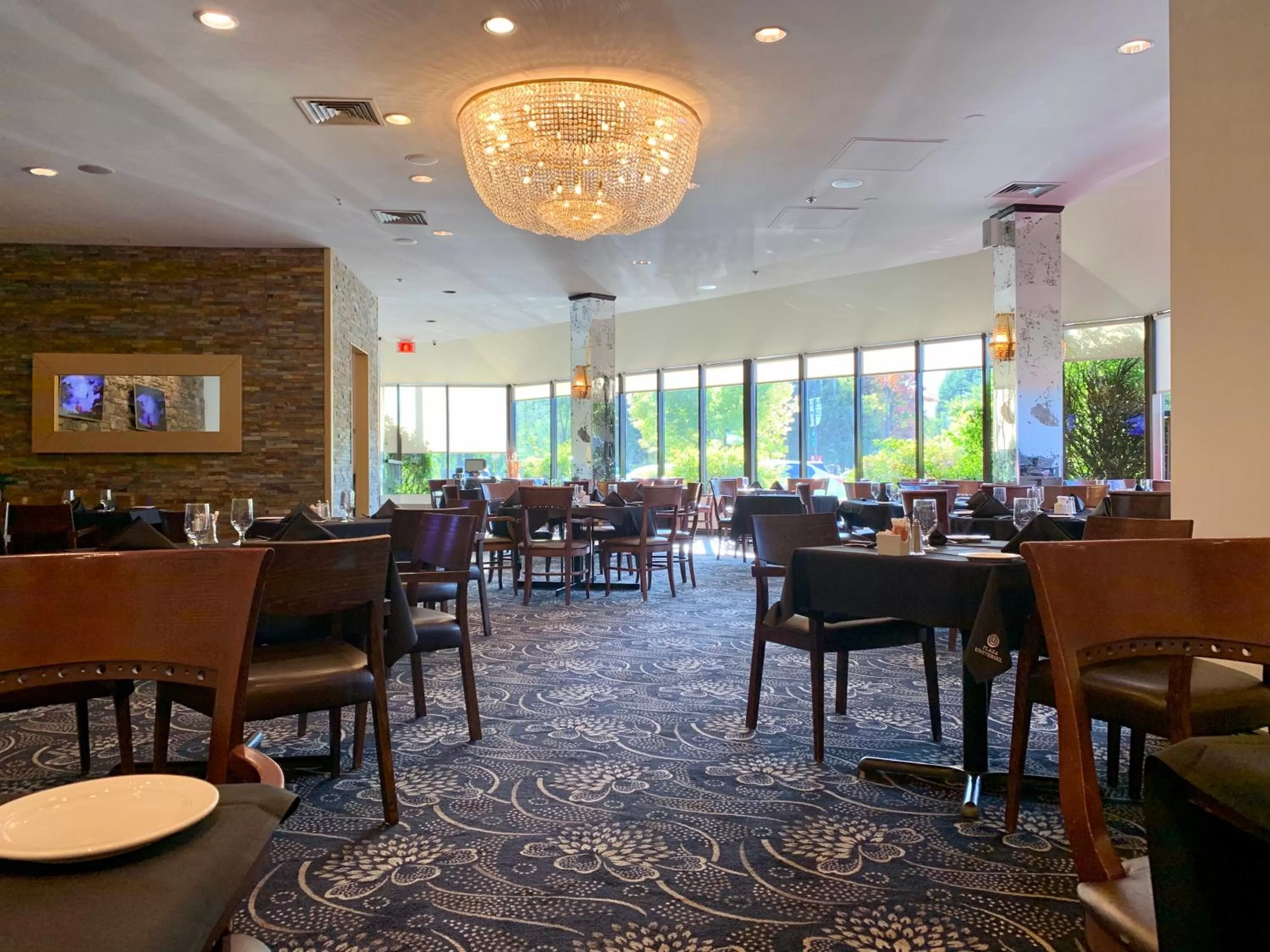 Restaurant/places to eat in Hotel Universel Montréal