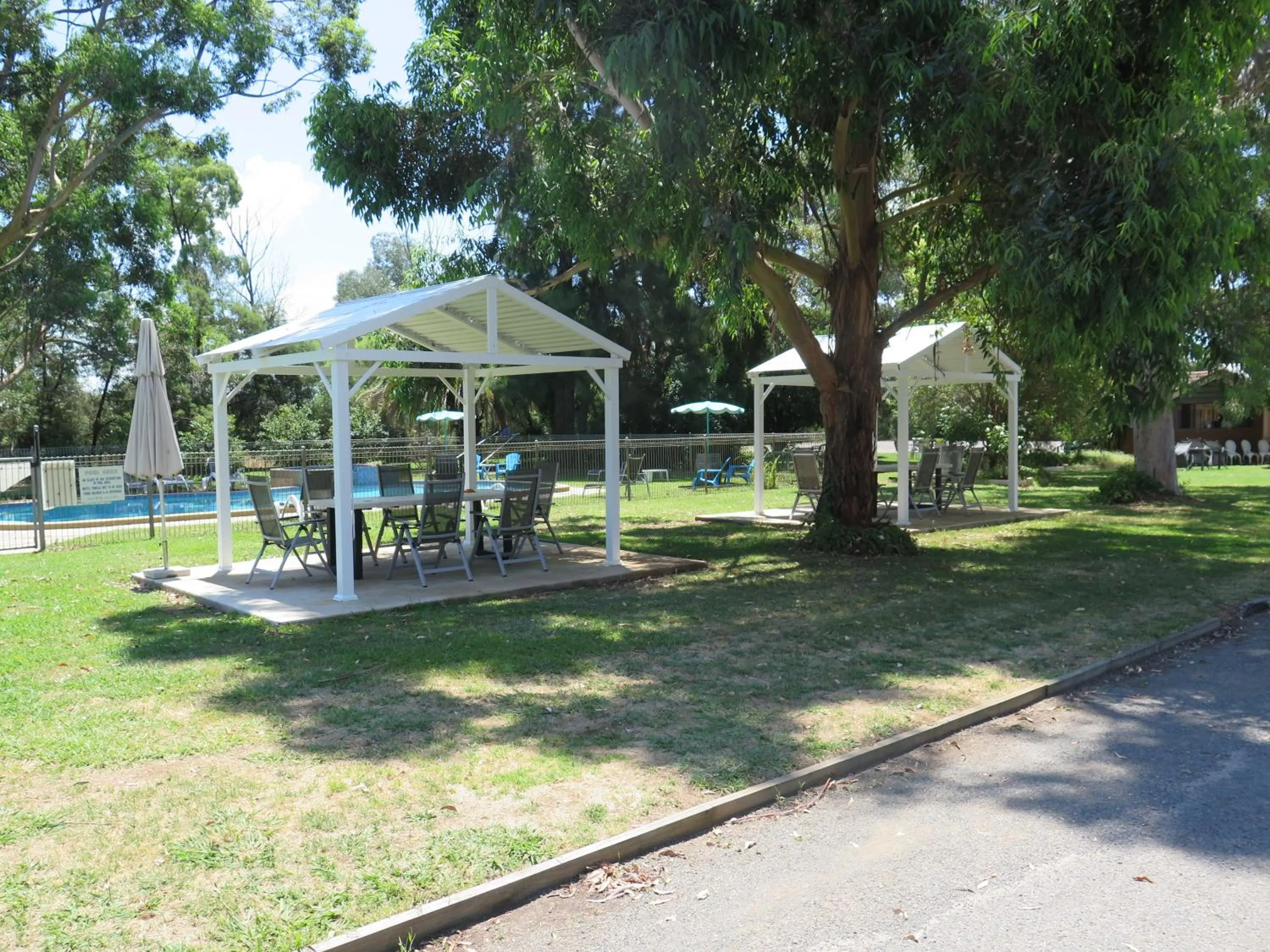 Swimming pool in Greenacres Motel