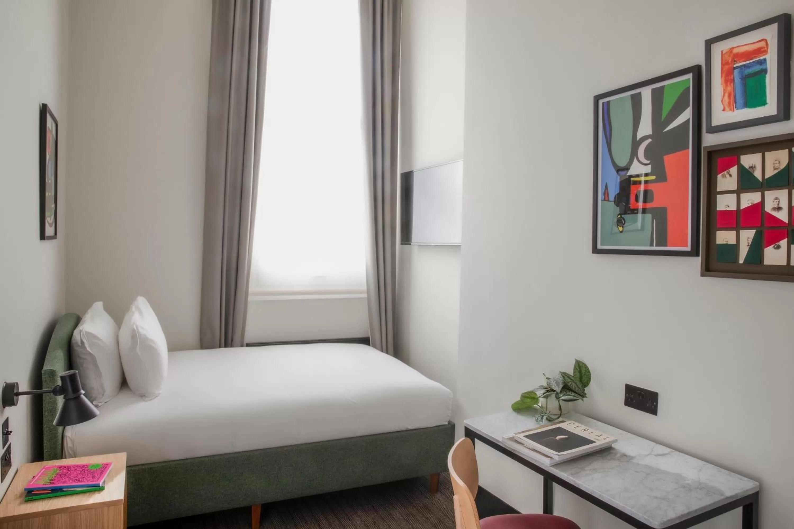 Photo of the whole room, Bed in Bedford Corner Hotel