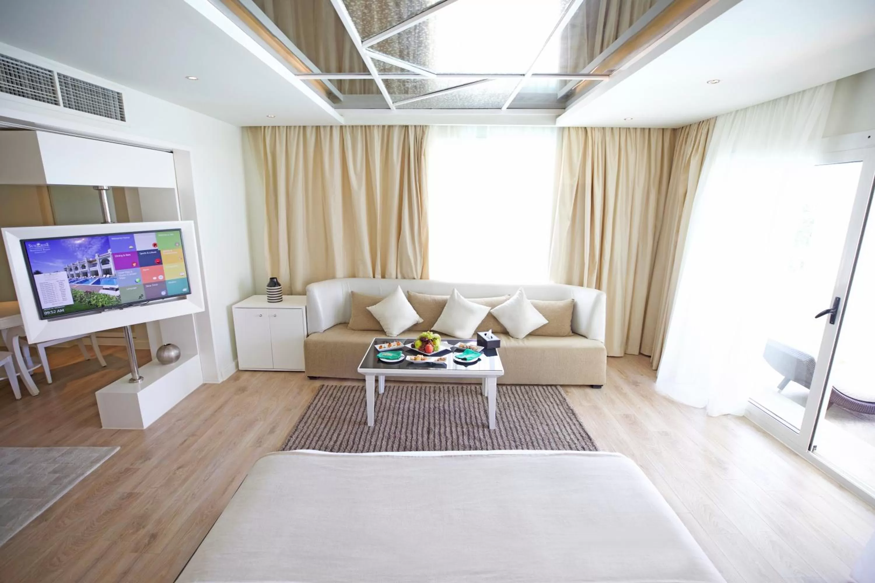 Living room, Bed in Sunrise Montemare Resort -Grand Select