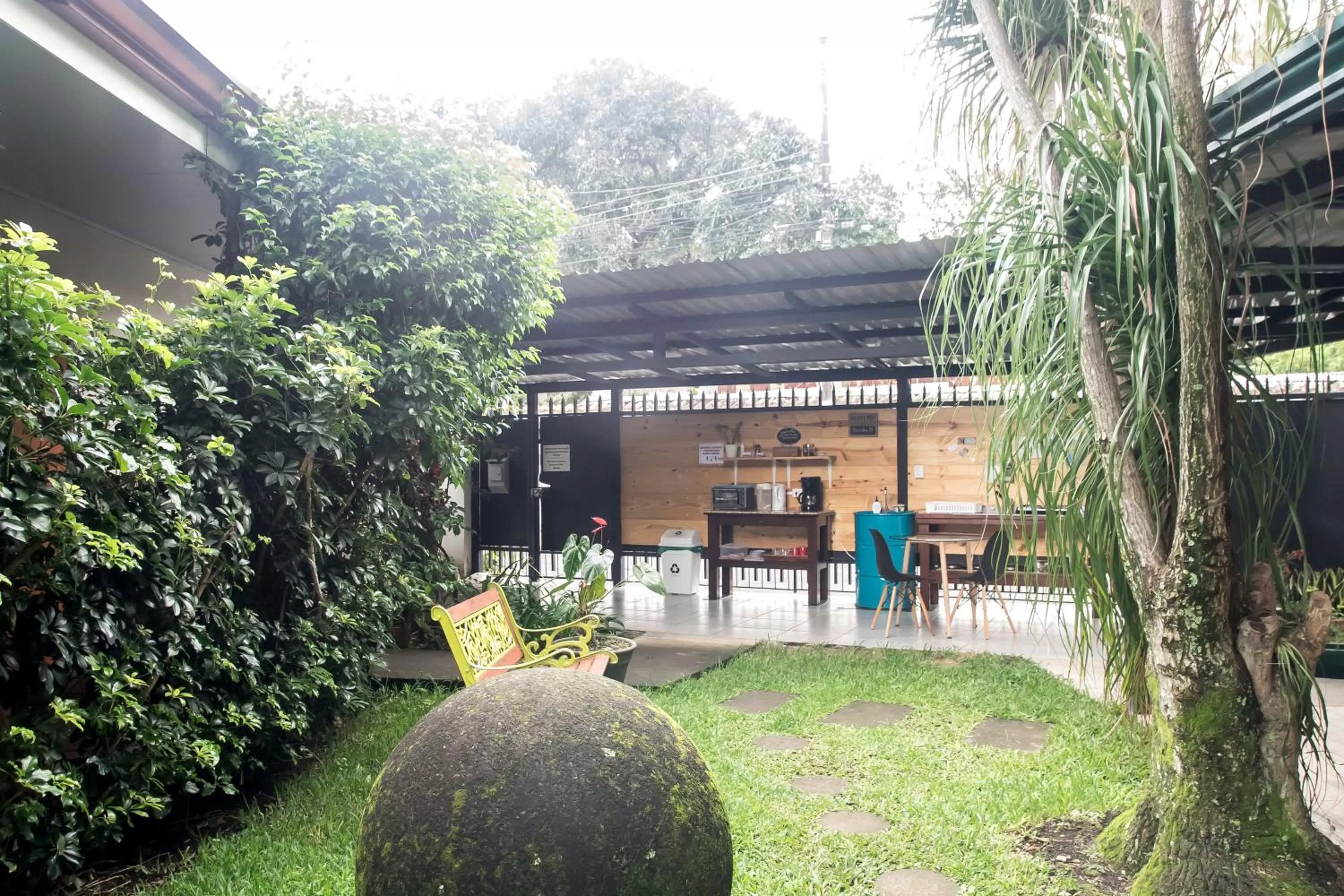 Garden, Property Building in Terida Airport B&B