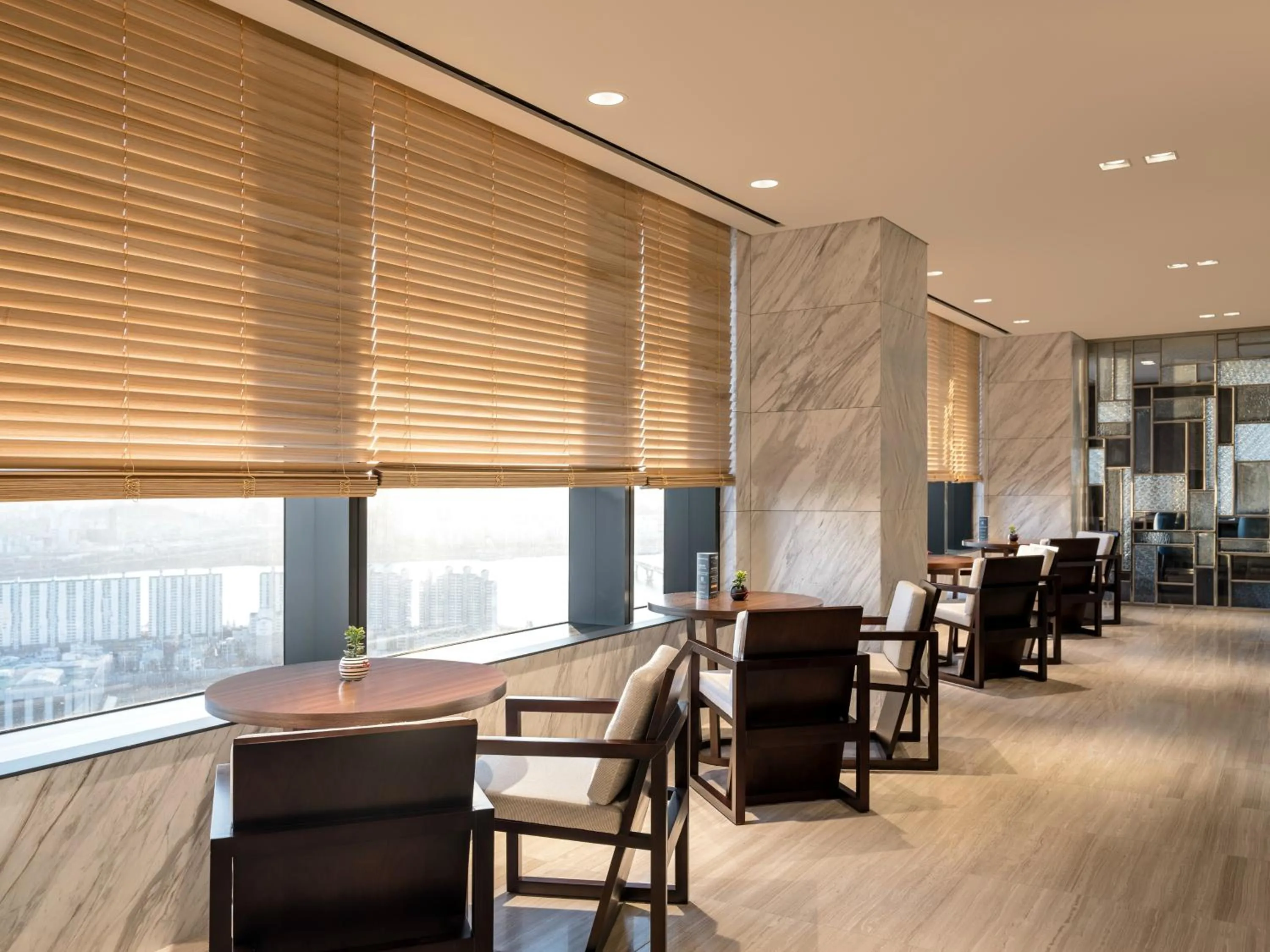 Lounge or bar in Novotel Ambassador Seoul Yongsan