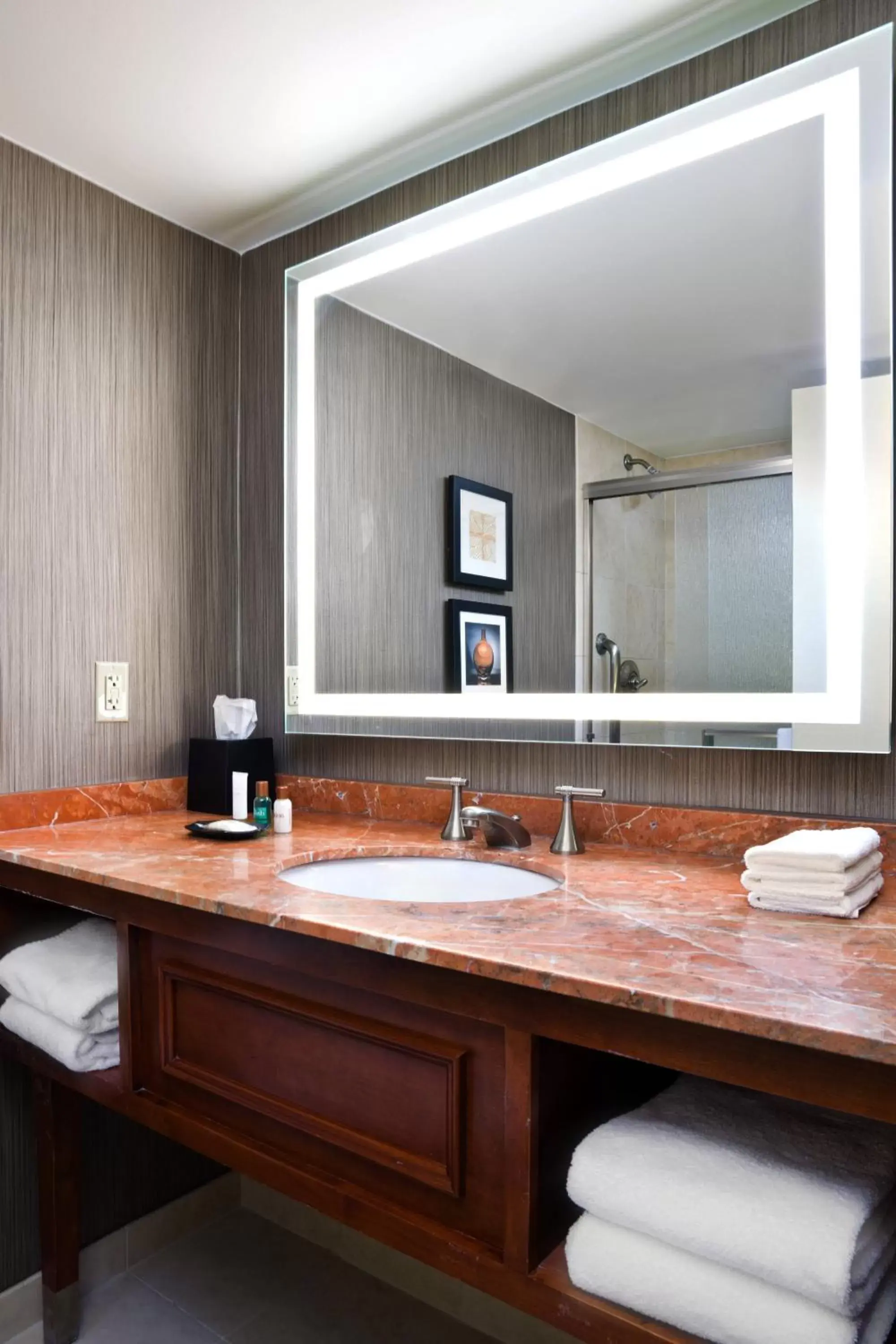 Suite, 1 King bunk or 2 Queen, Sofa bed in Sheraton Niagara Falls Suite, 1 King bunk or 2 Queen, Sofa bed in Sheraton Niagara Falls