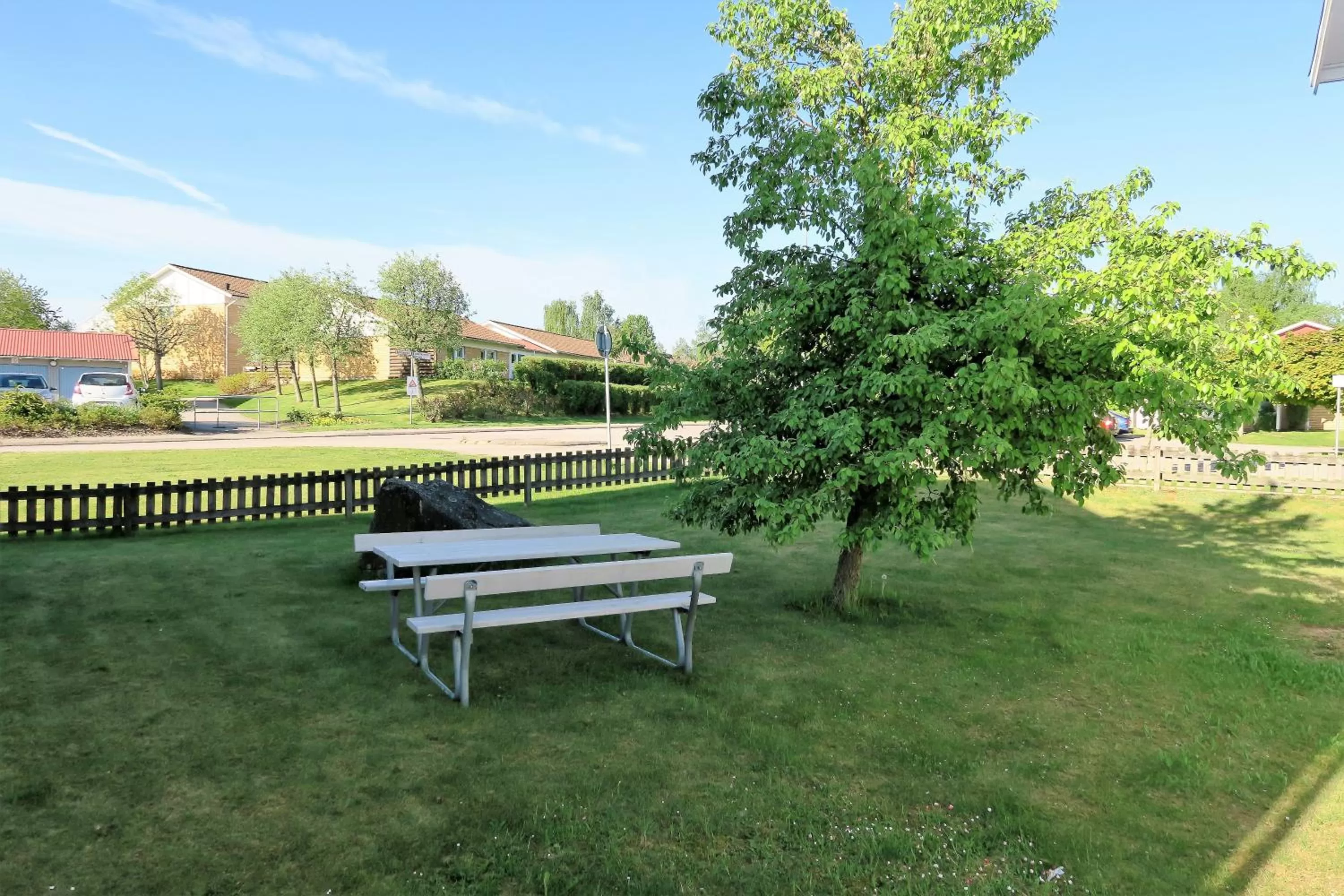 Garden in Easy Livin' Apartment Hotel