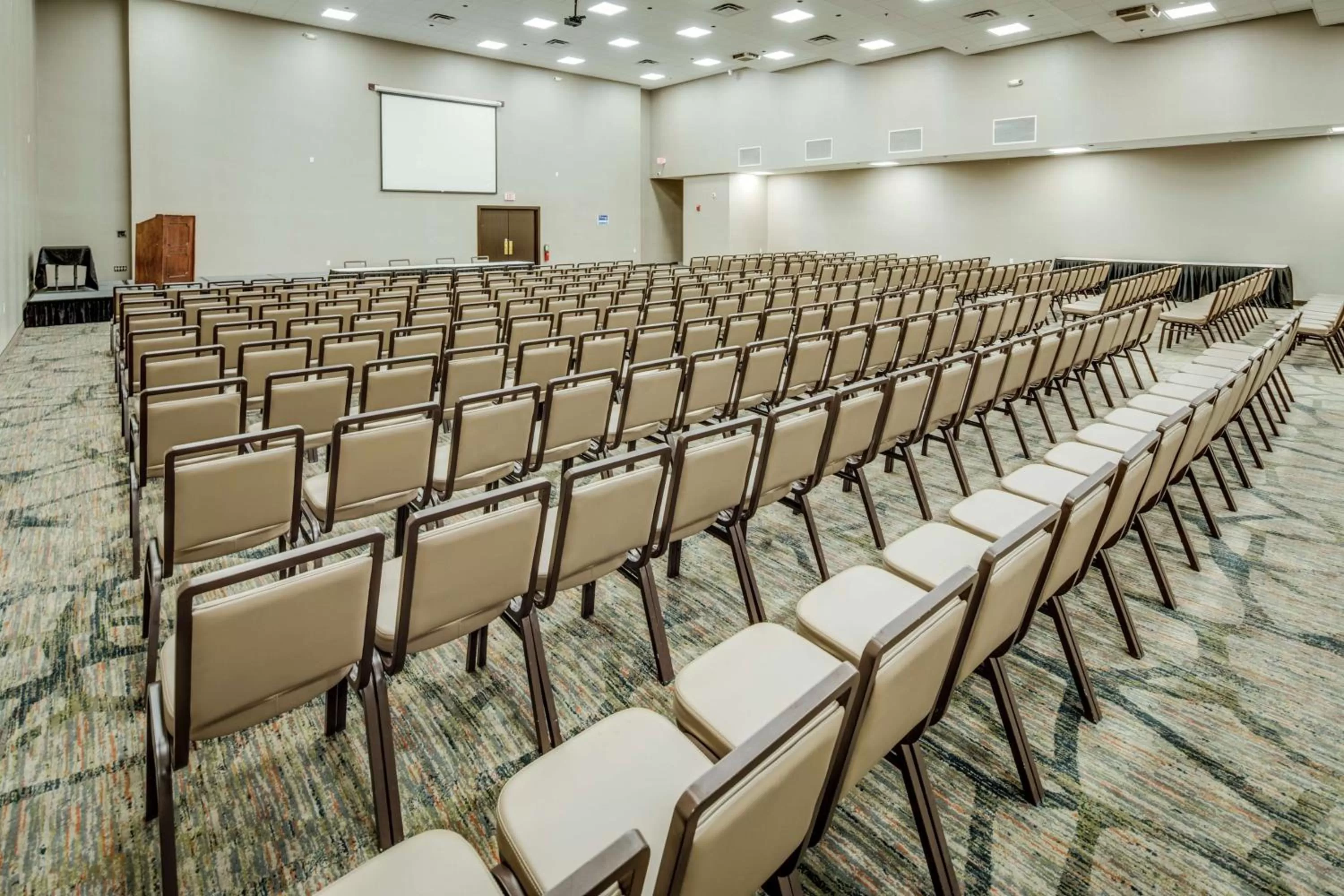 Meeting/conference room in DoubleTree by Hilton Huntington, WV