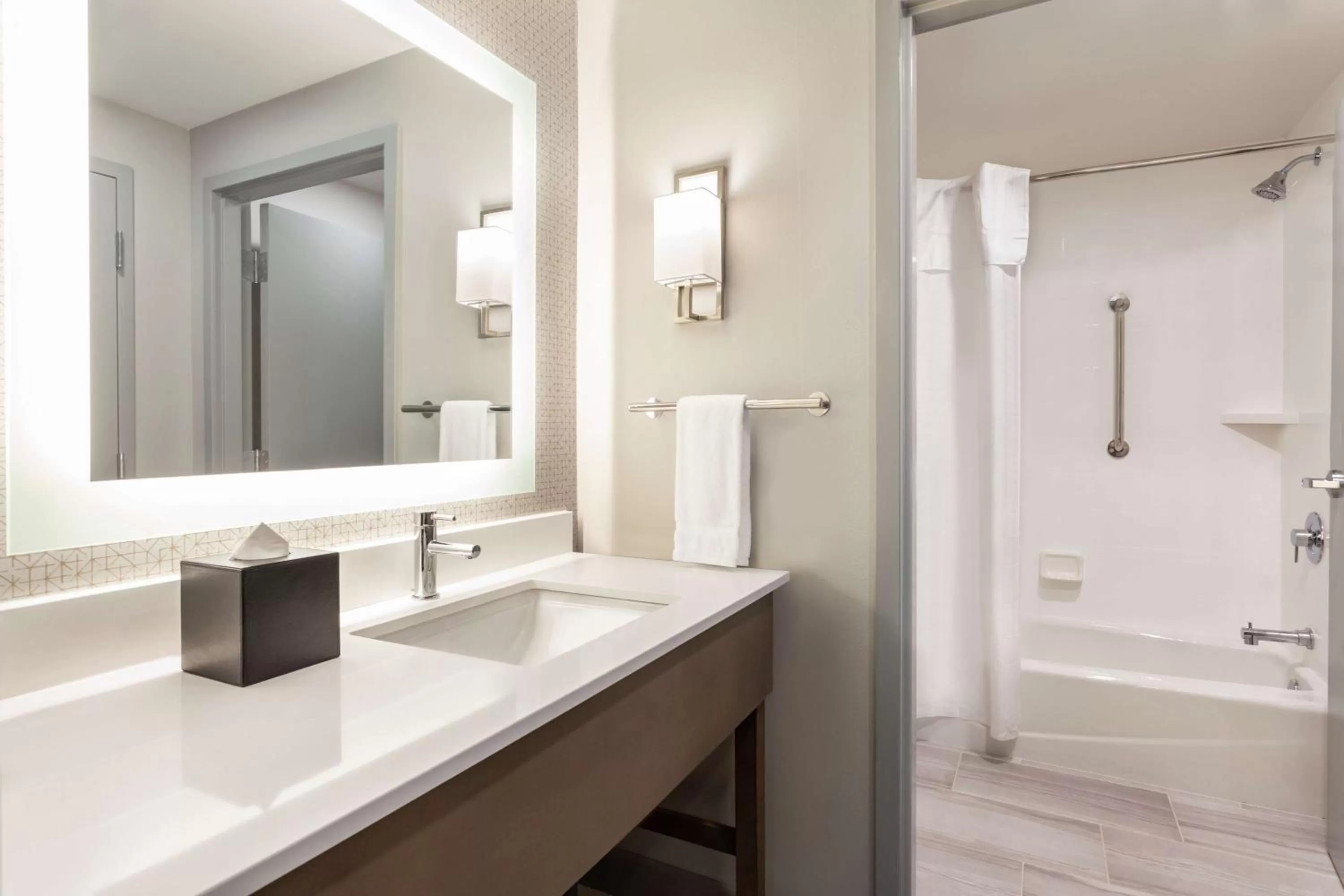 Bathroom in Homewood Suites By Hilton Mcdonough