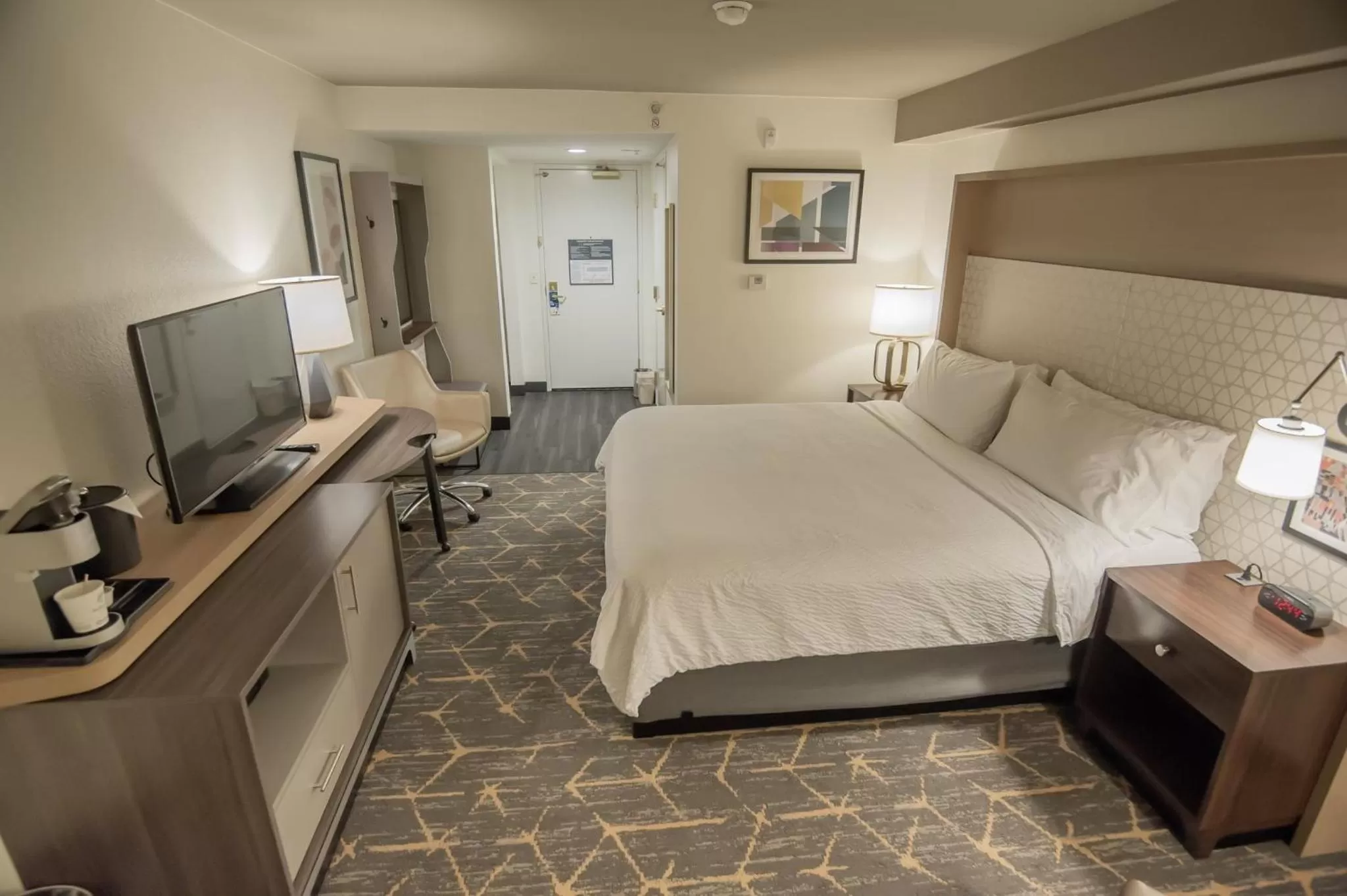 Photo of the whole room, Bed in Holiday Inn Oakland Airport by IHG