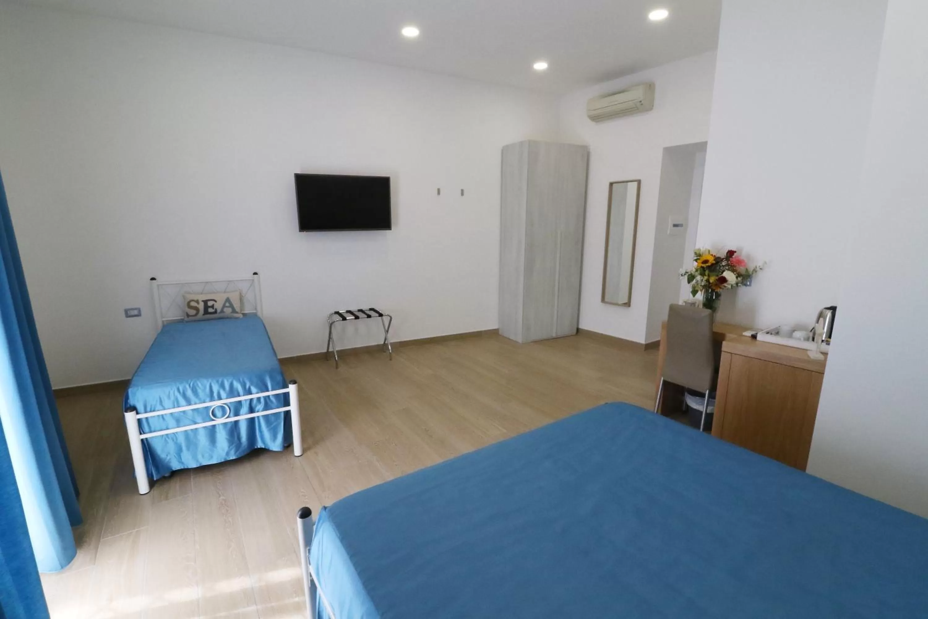 Property building, Bed in Antica Capri