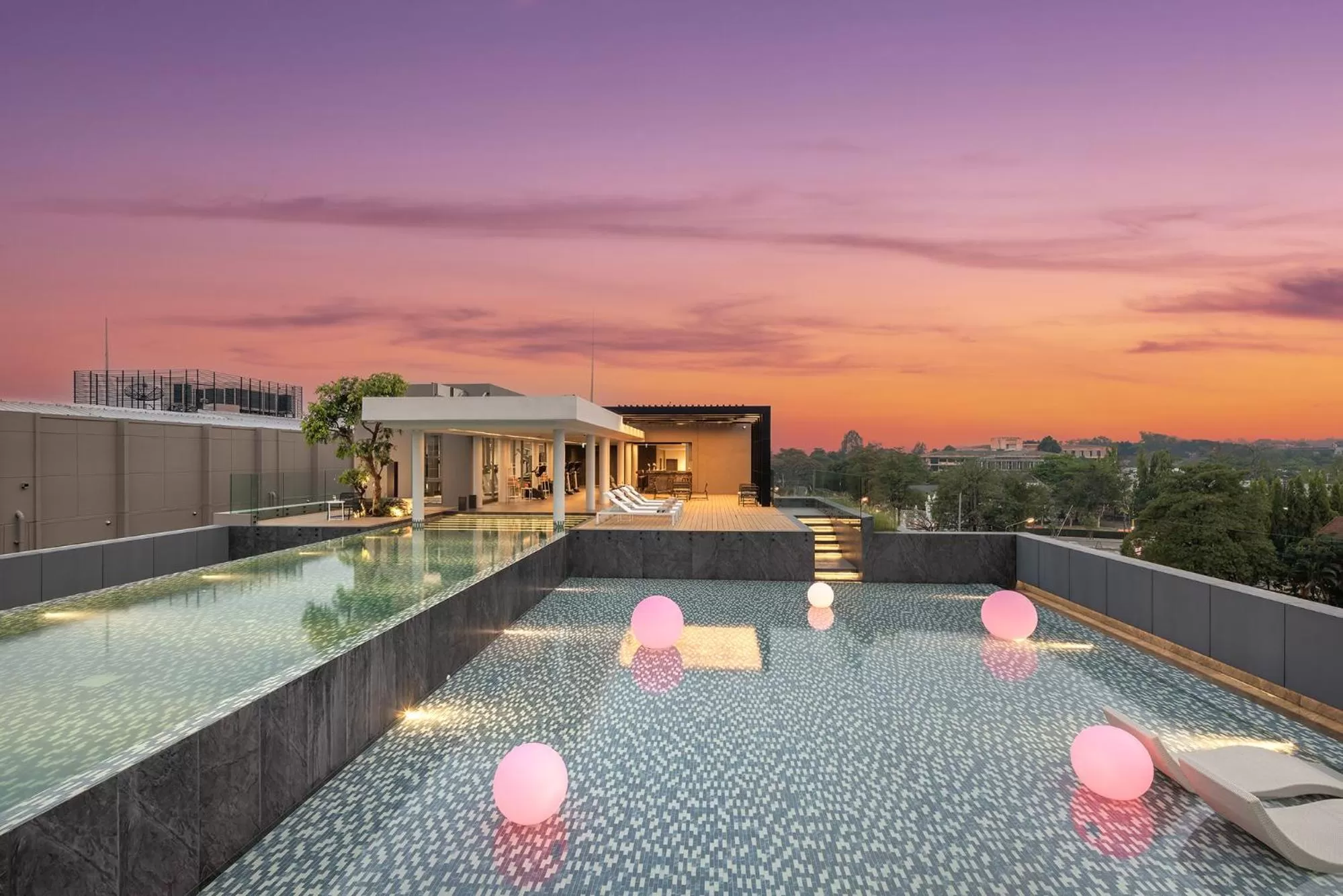 Swimming pool in Travelodge Nimman