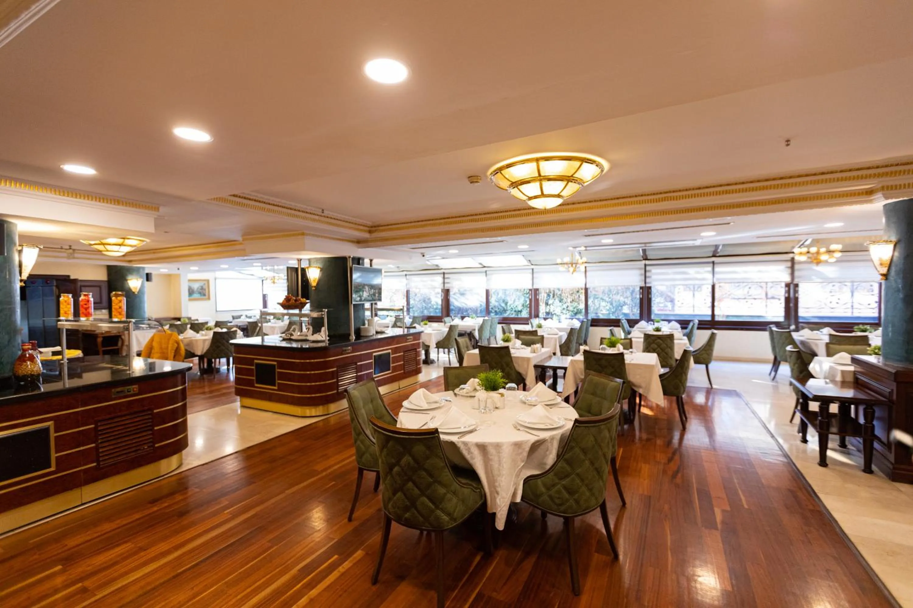 Restaurant/places to eat in Ilci Residence Hotel