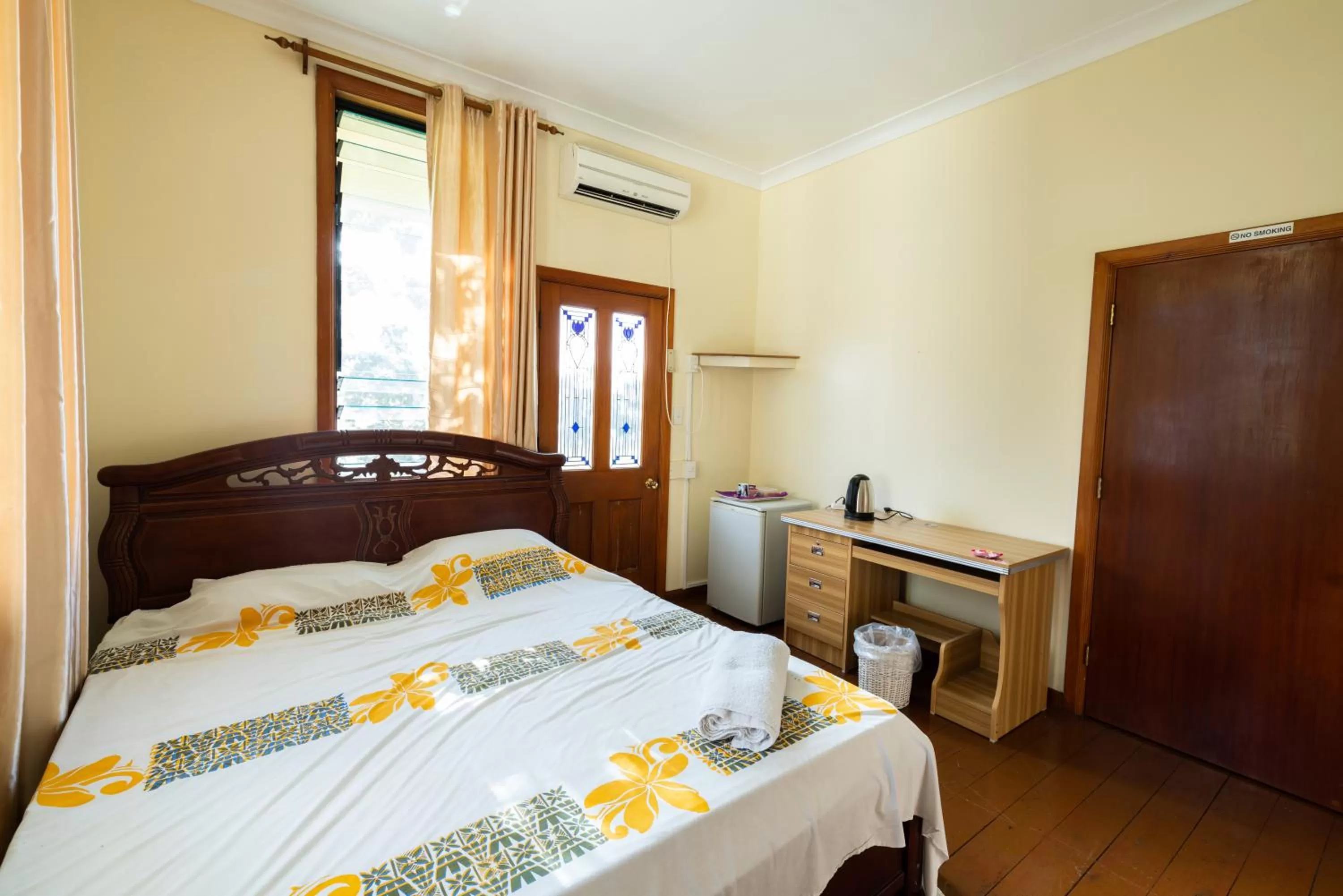 Photo of the whole room, Bed in Lynn's Getaway Hotel