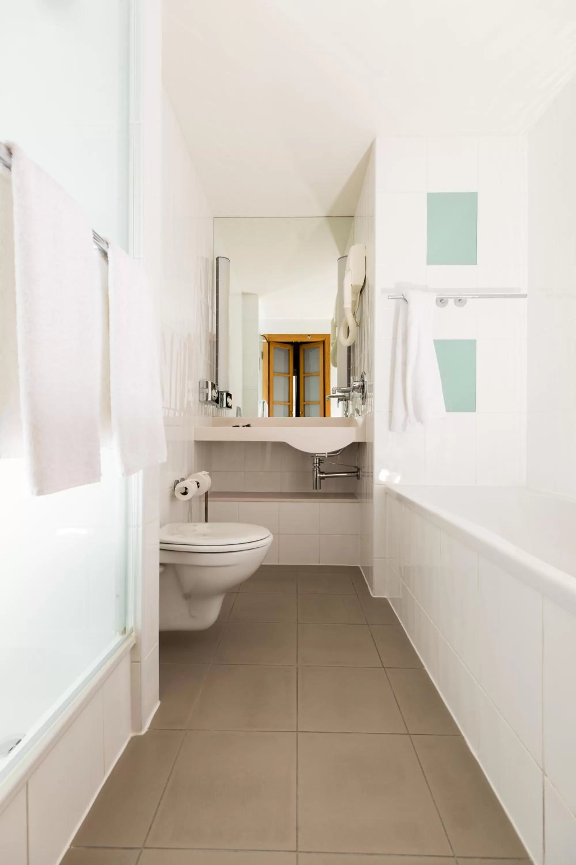 Shower in Novotel Vilnius Centre