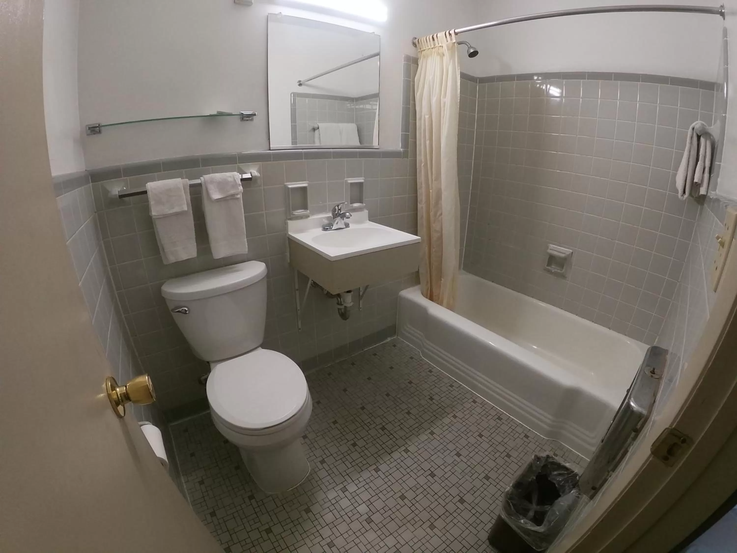 Bathroom in Budget Inn Clearfield PA