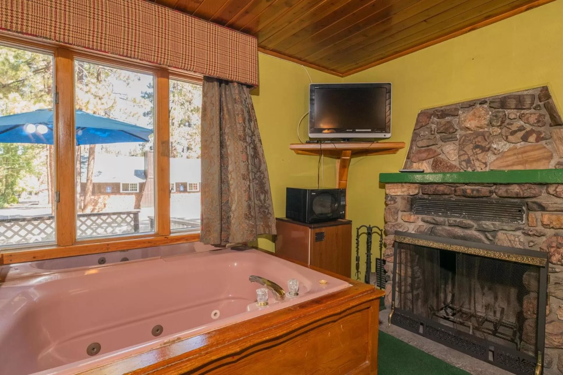 Bath in Black Forest Lodge