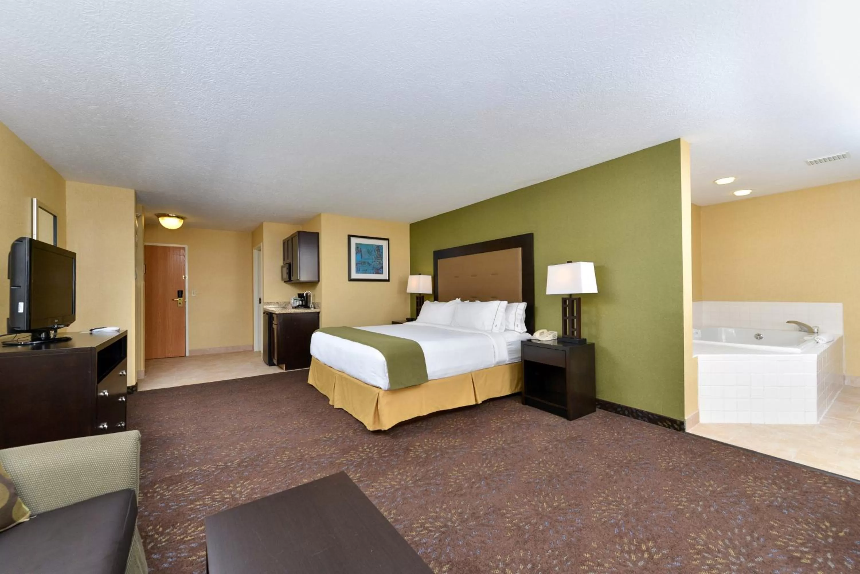 Photo of the whole room, Bed in Holiday Inn Express Hotel & Suites Charlotte by IHG