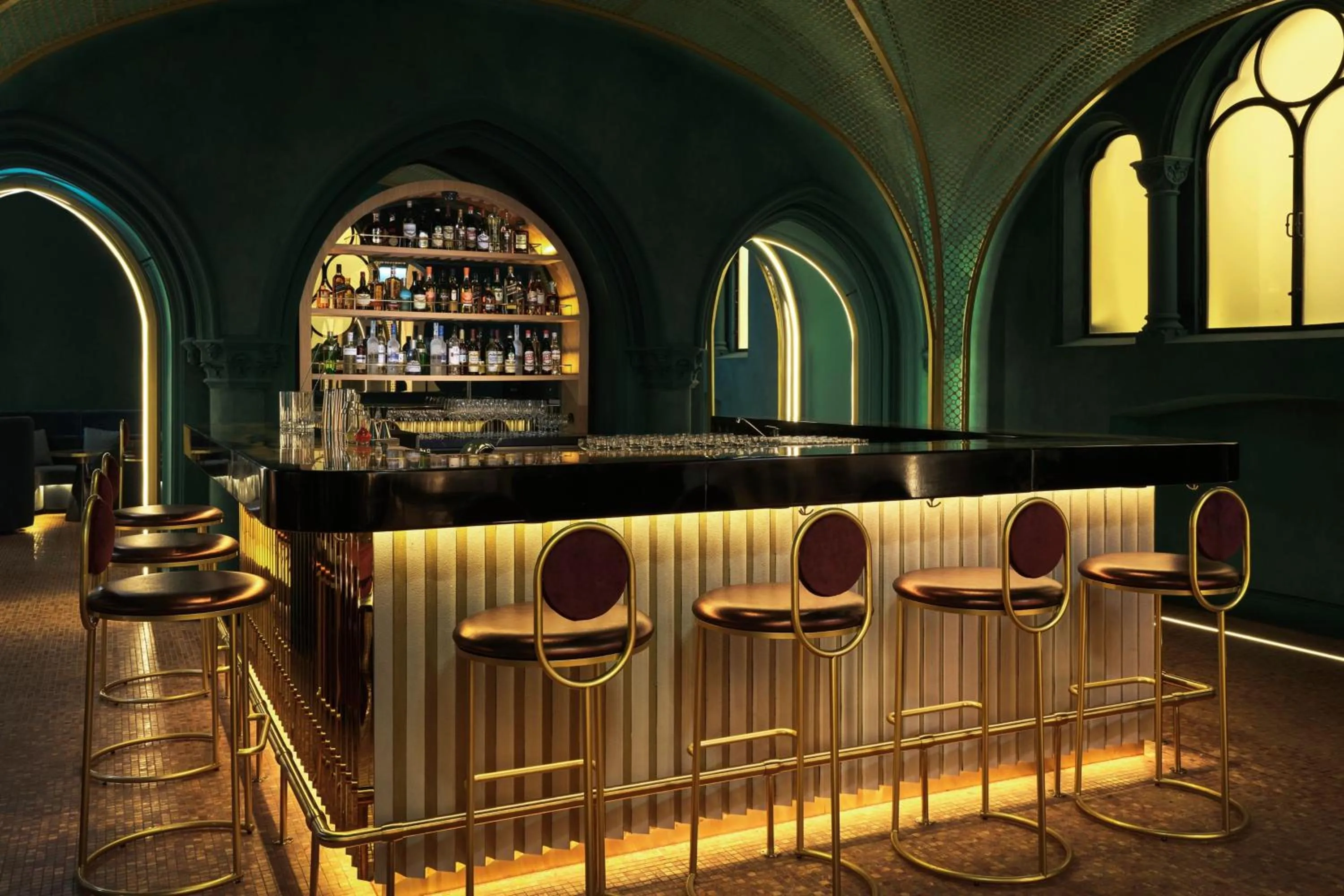 Restaurant/places to eat in W Budapest