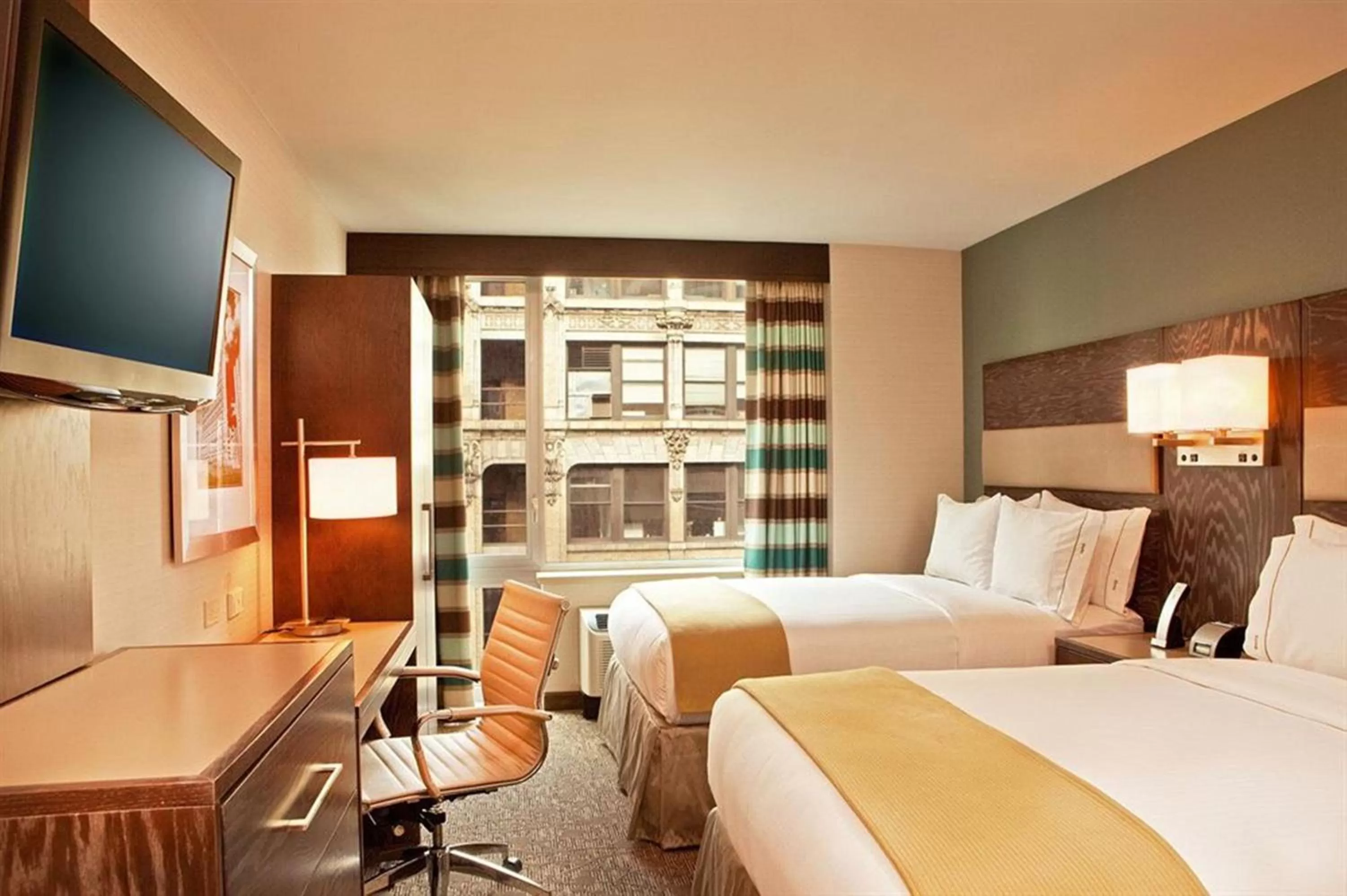 Photo of the whole room, Bed in Holiday Inn Express - Times Square South by IHG