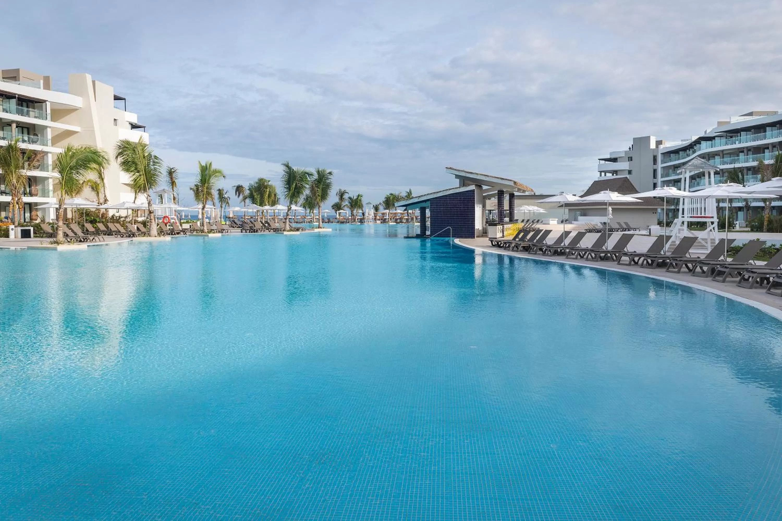 Swimming pool in Ocean Coral Spring Resort - All Inclusive