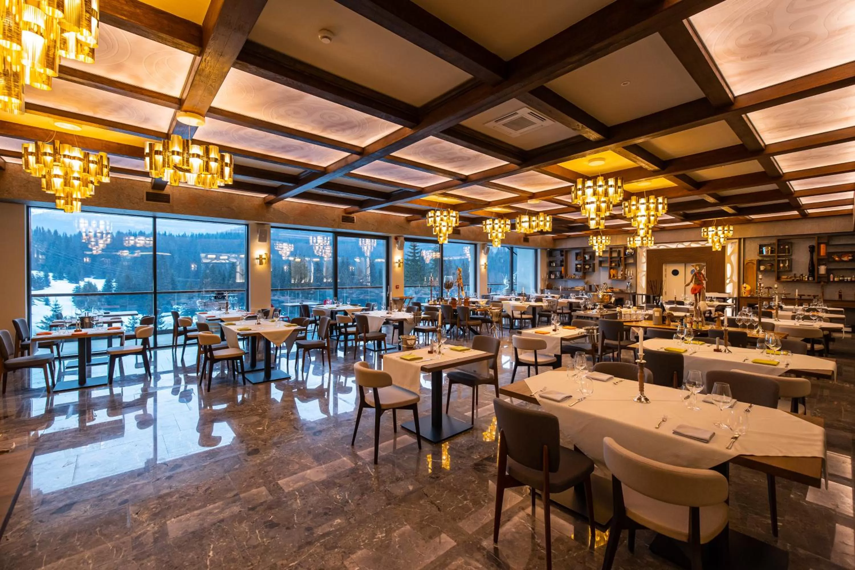 Restaurant/Places to Eat in Hotel Belmont