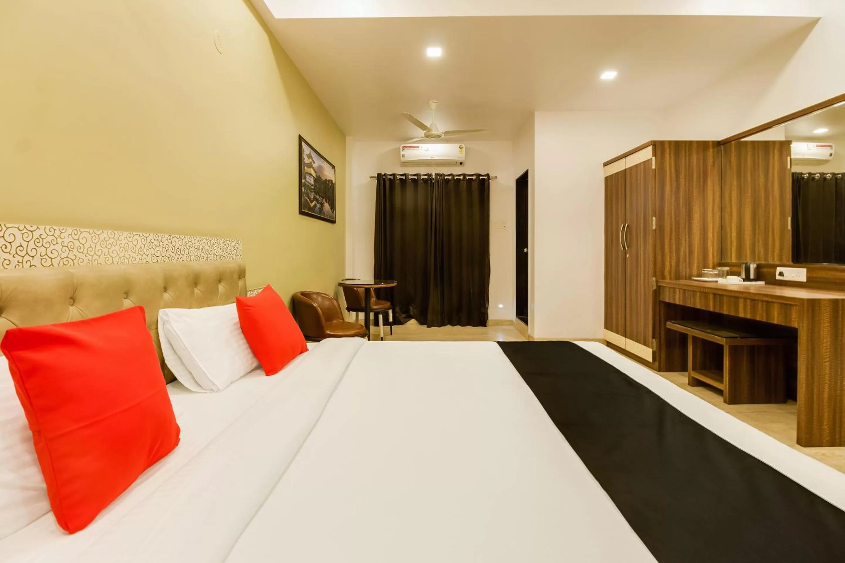 Bedroom, Bed in Hotel Om Inn - Talegaon Dabhade