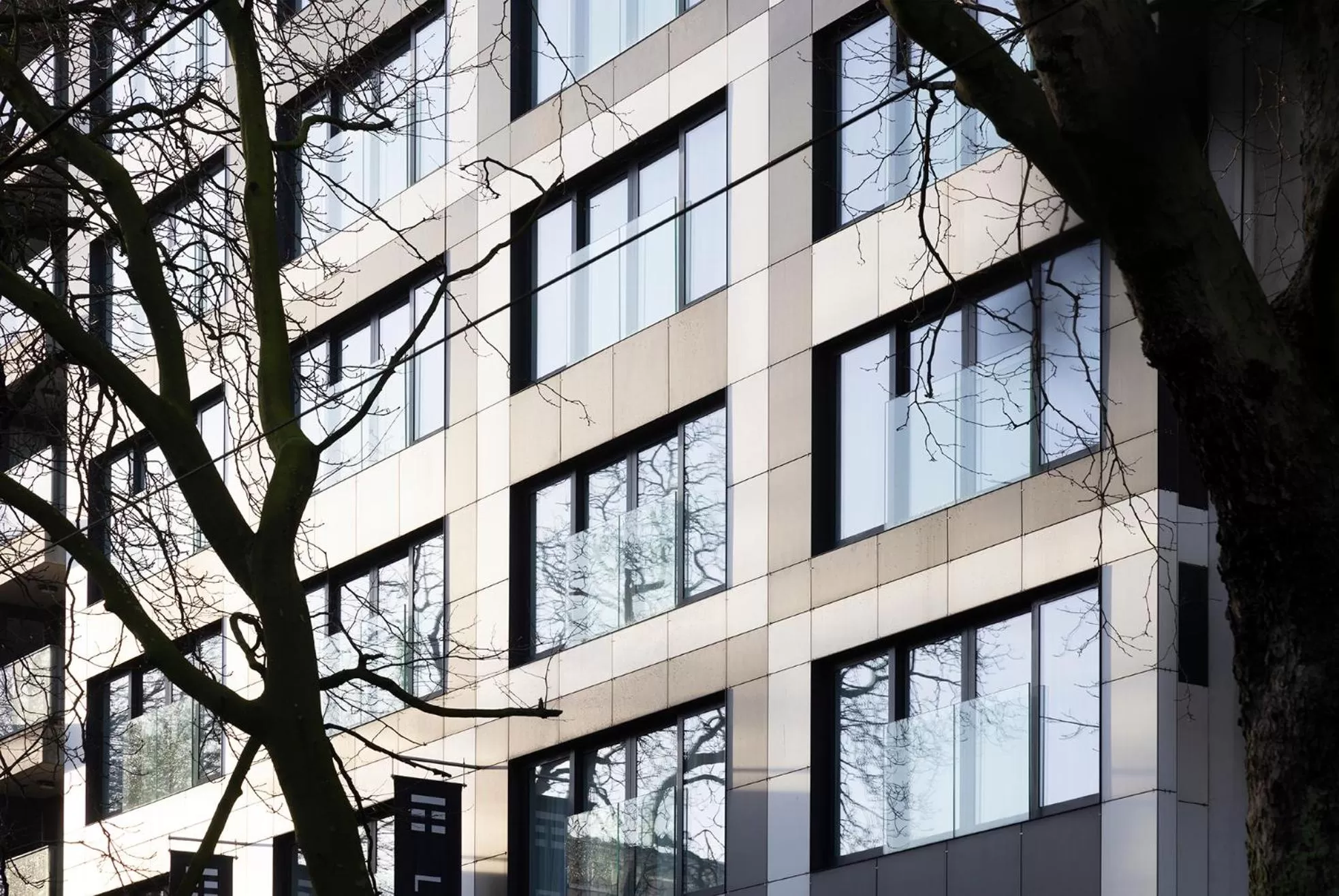 Property building in L-Avenue