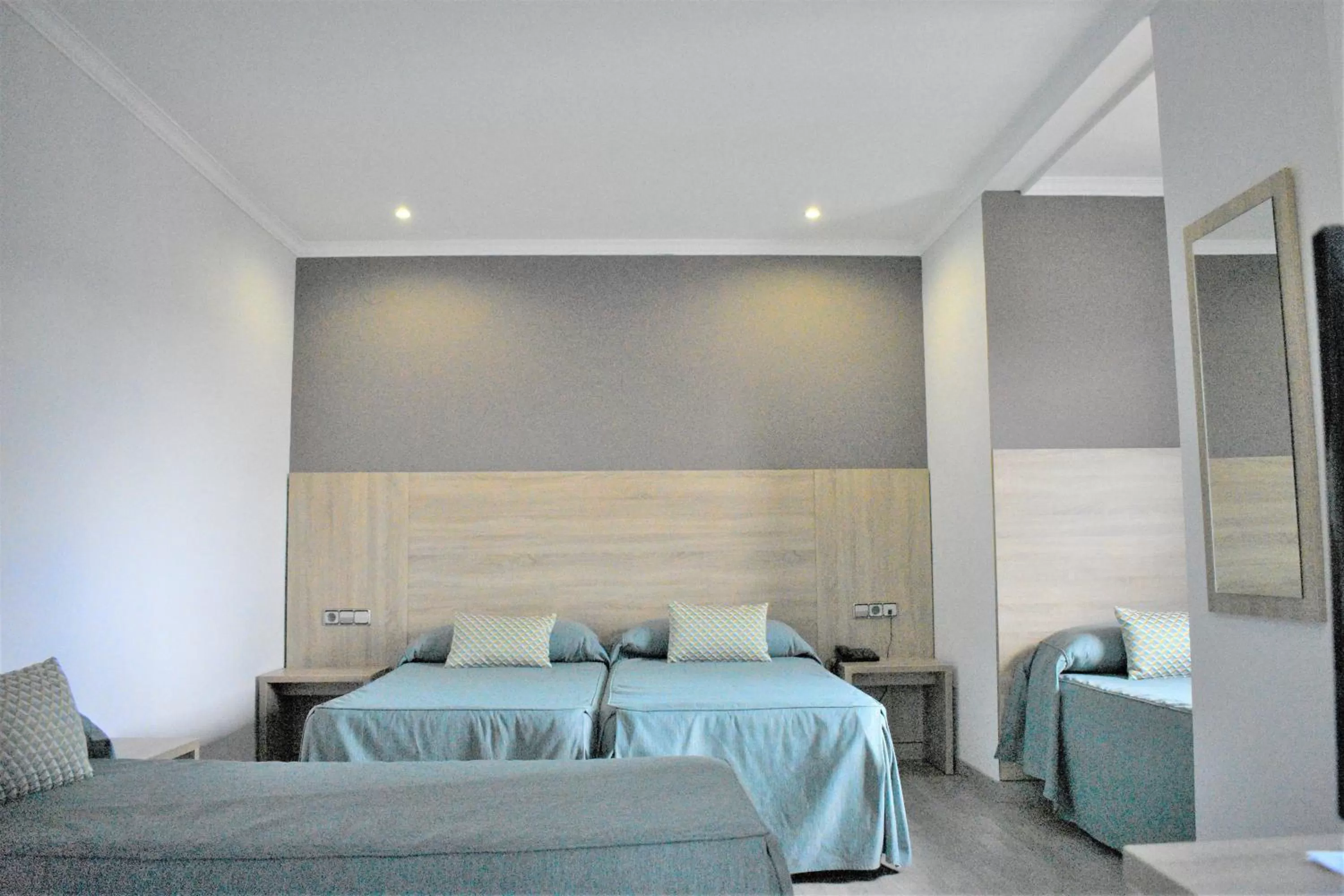 Bedroom, Bed in Ramblas Hotel