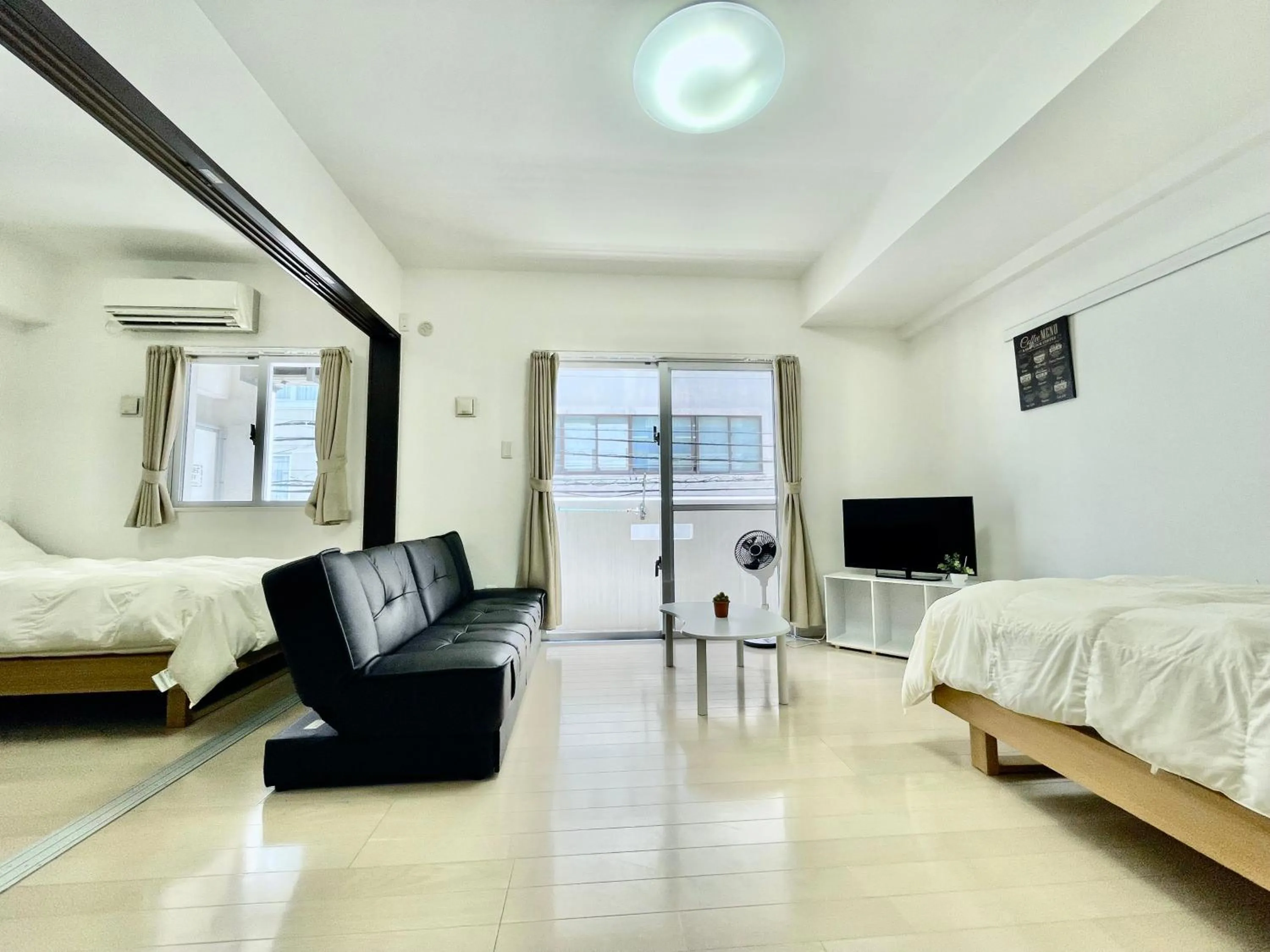 Photo of the whole room, Bed in Villa Izumizaki