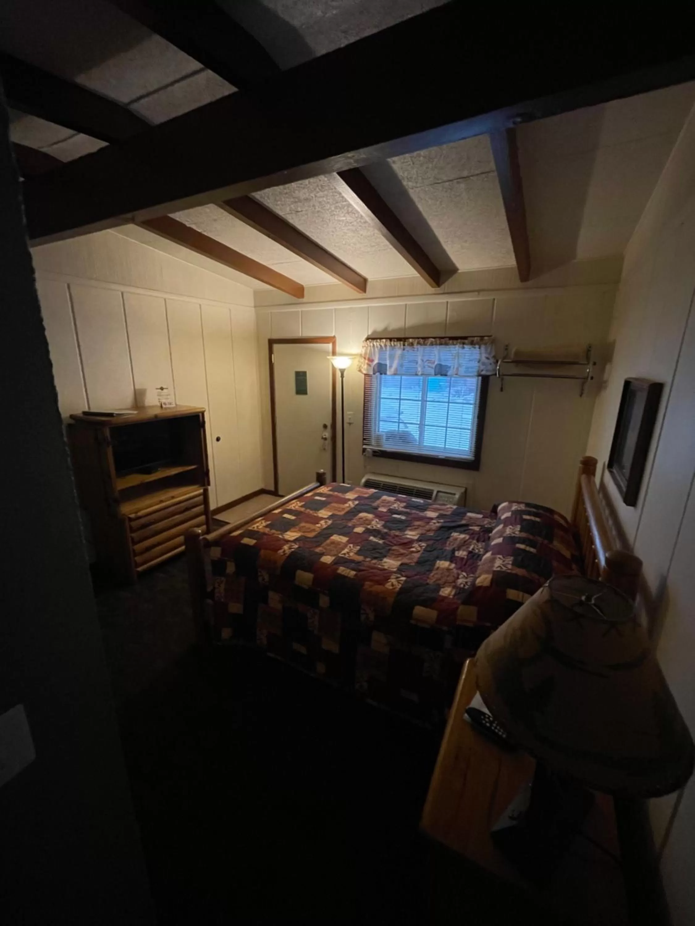 Bed in Olde Mill Inn of Clarkston