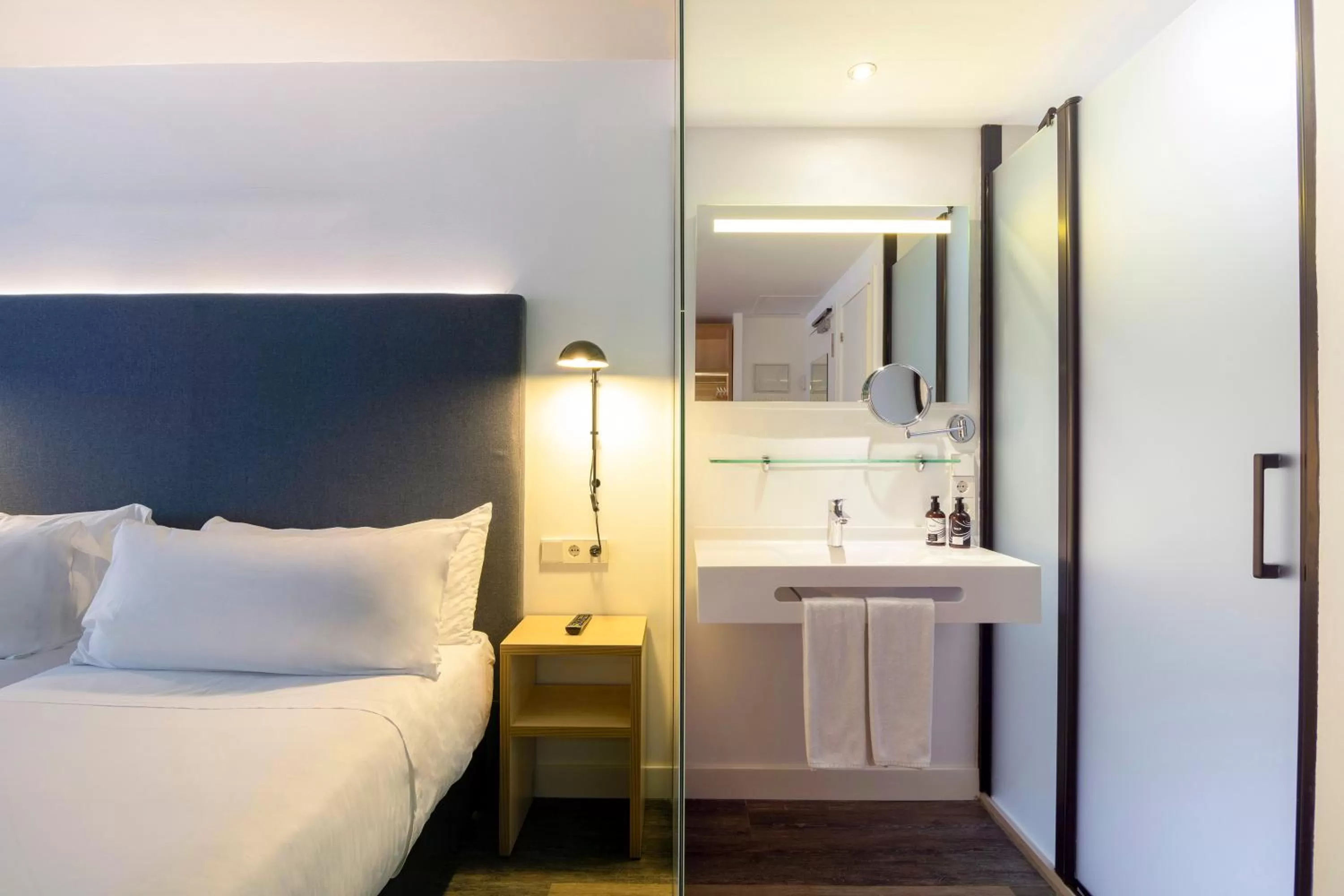 Bathroom, Bed in INNSiDE by Meliá Palma Center
