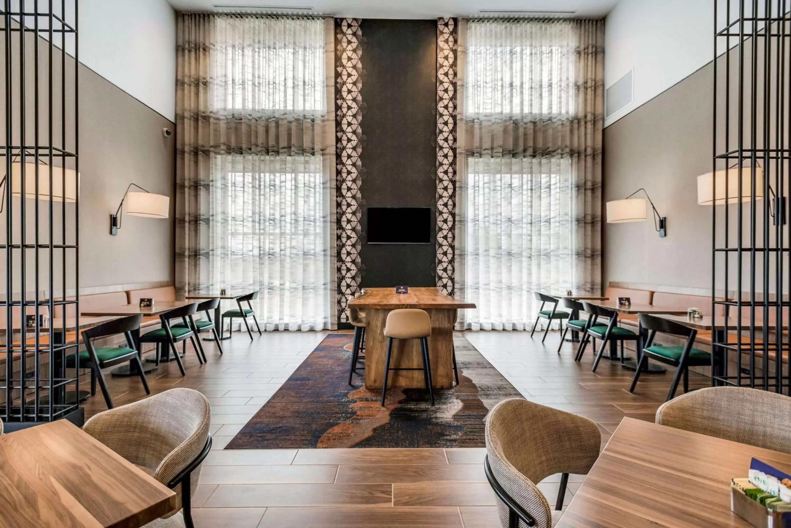 Restaurant/places to eat in DoubleTree by Hilton Asheville Downtown